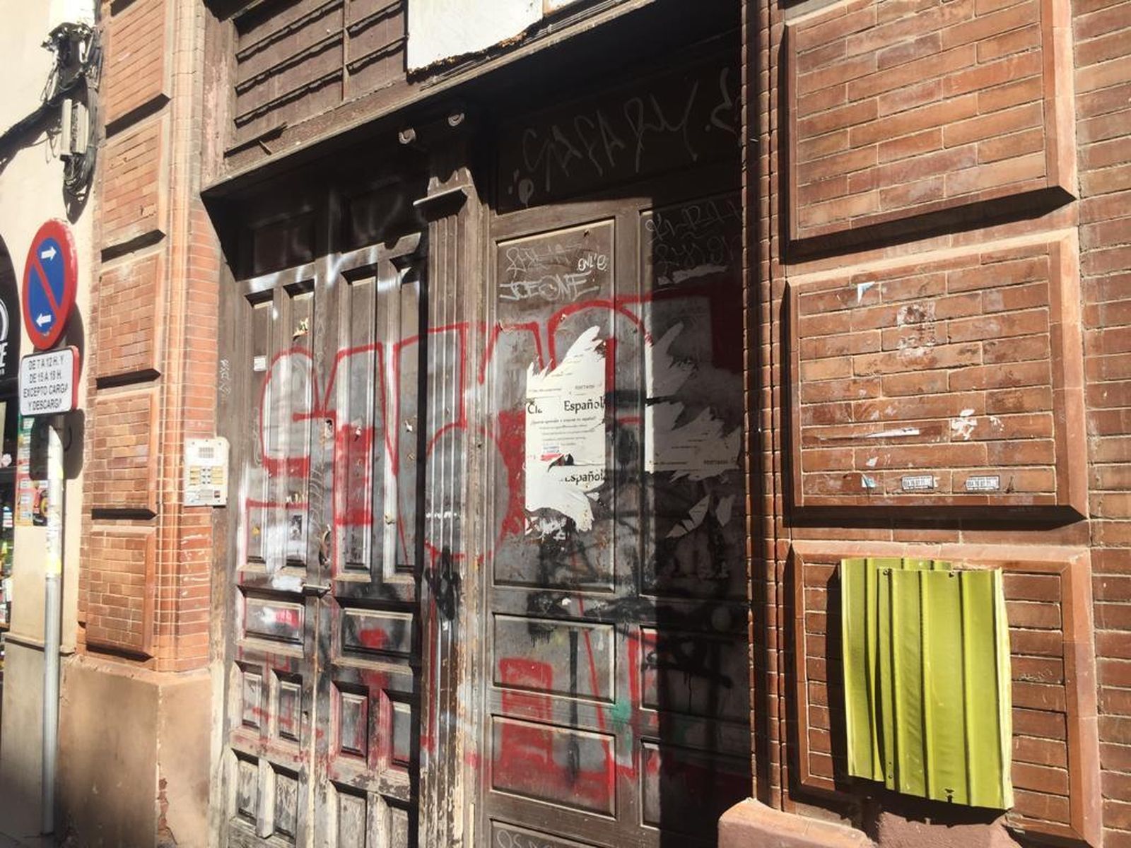 El PP denuncia la "degradación de un casco histórico, inundado de pintadas"