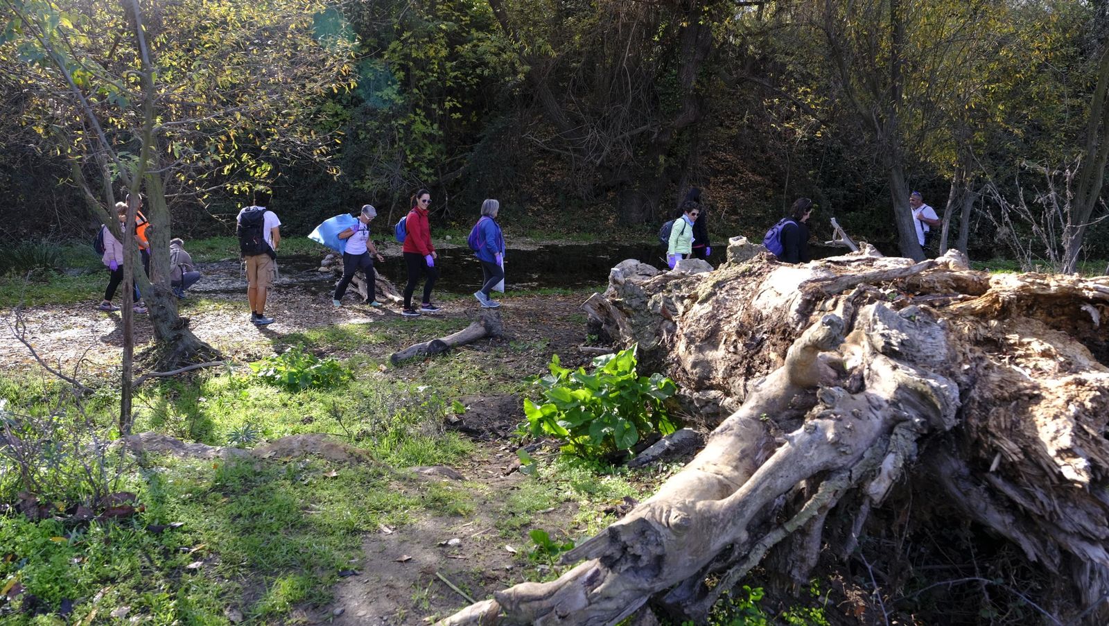 Limpieza y senderismo por la Alpujarra, en imágenes