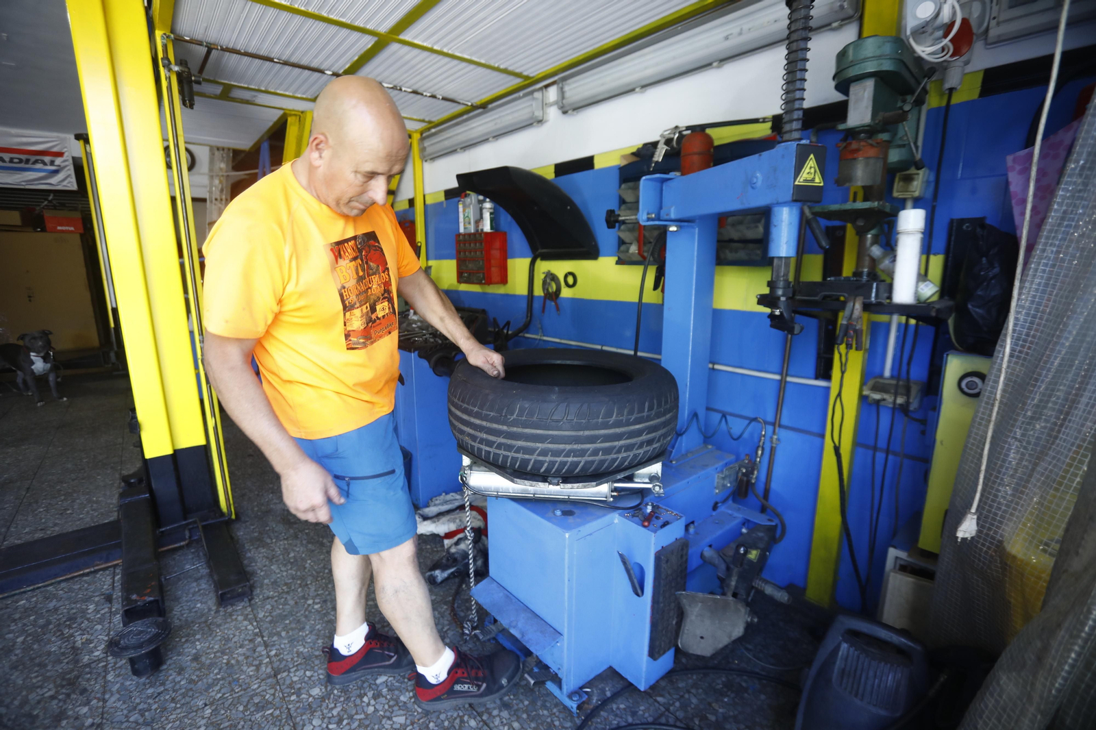 Jornada matinal en los comercios y negocios de la calle Motril