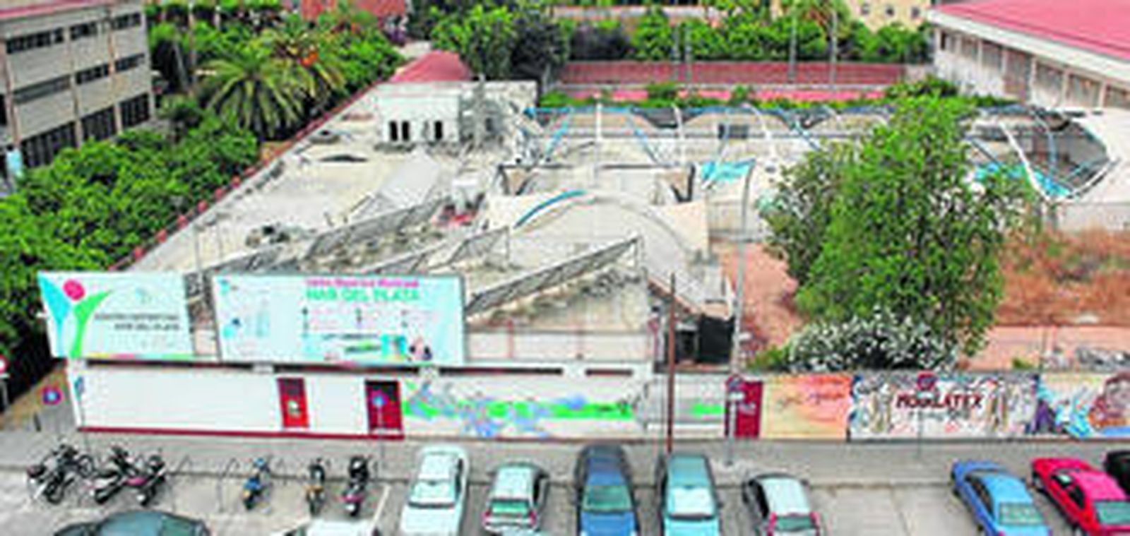 La piscina de Mar del Plata, con la cubierta completamente destrozada tras dos años sin uso.