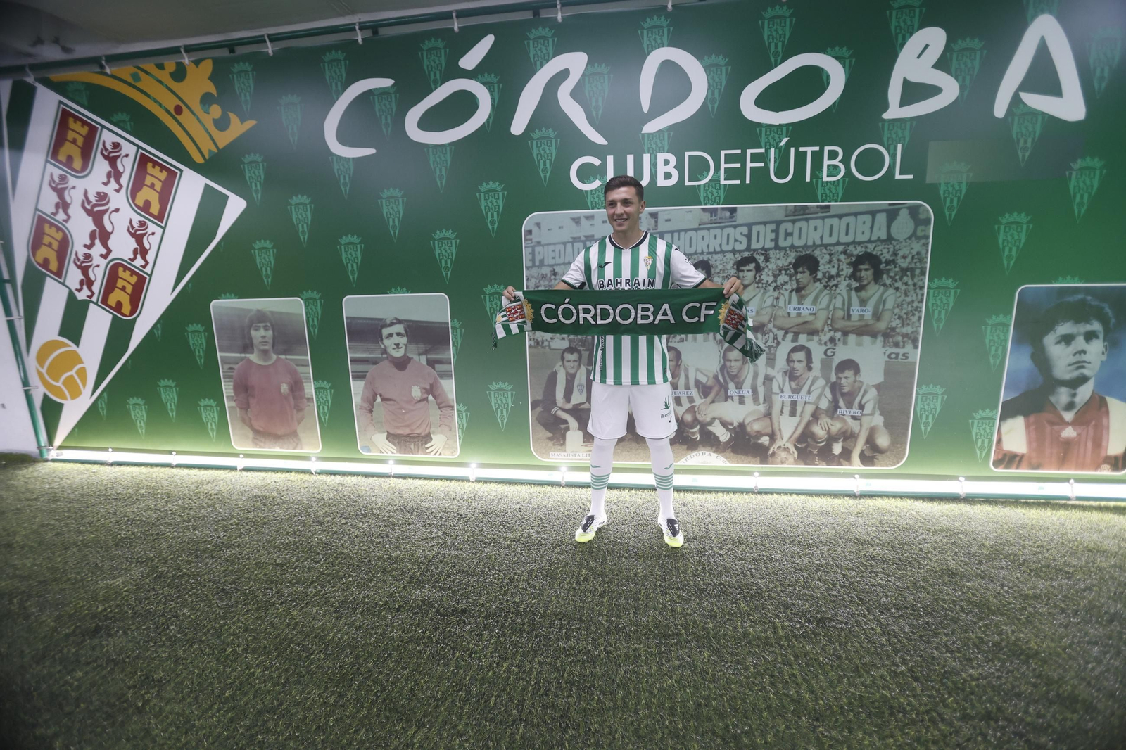 Las mejores fotos de la presentación de Alberto del Moral como nuevo jugador del Córdoba CF