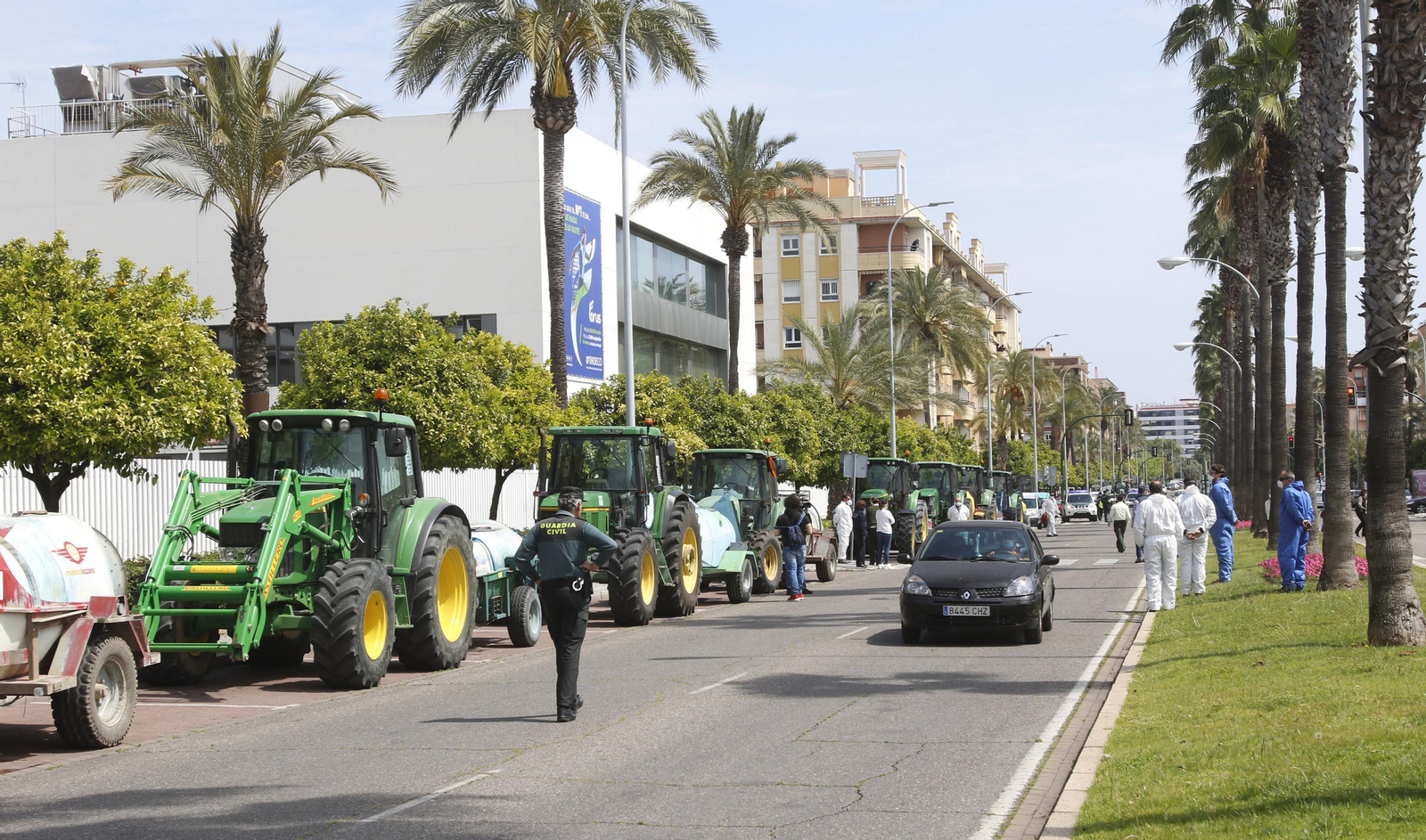 Las fotos del homenaje de los agricultores a los sanitarios de Córdoba