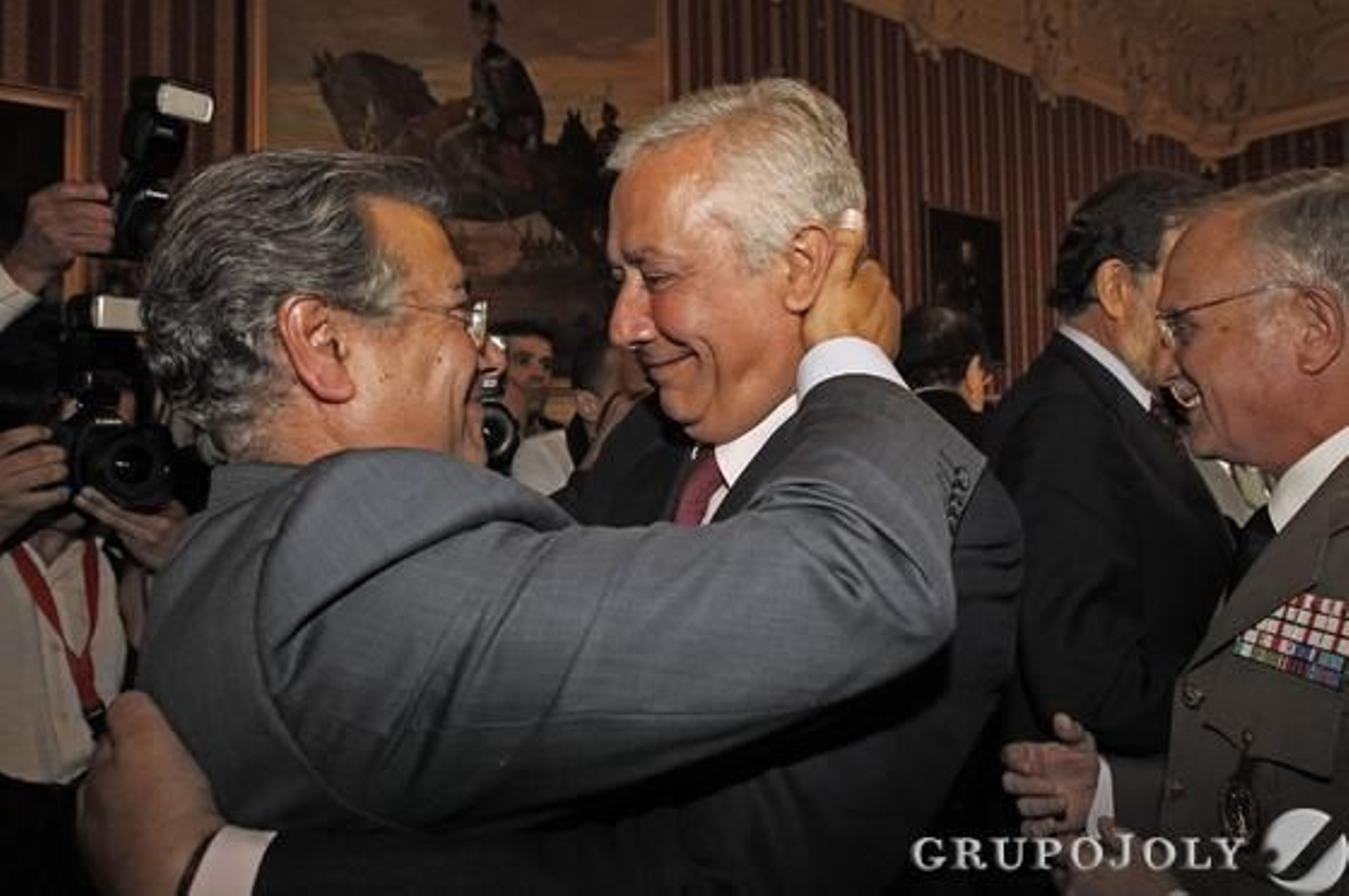 Arenas felicita a Zoido.

Foto: Antonio Pizarro - Manuel Gómez