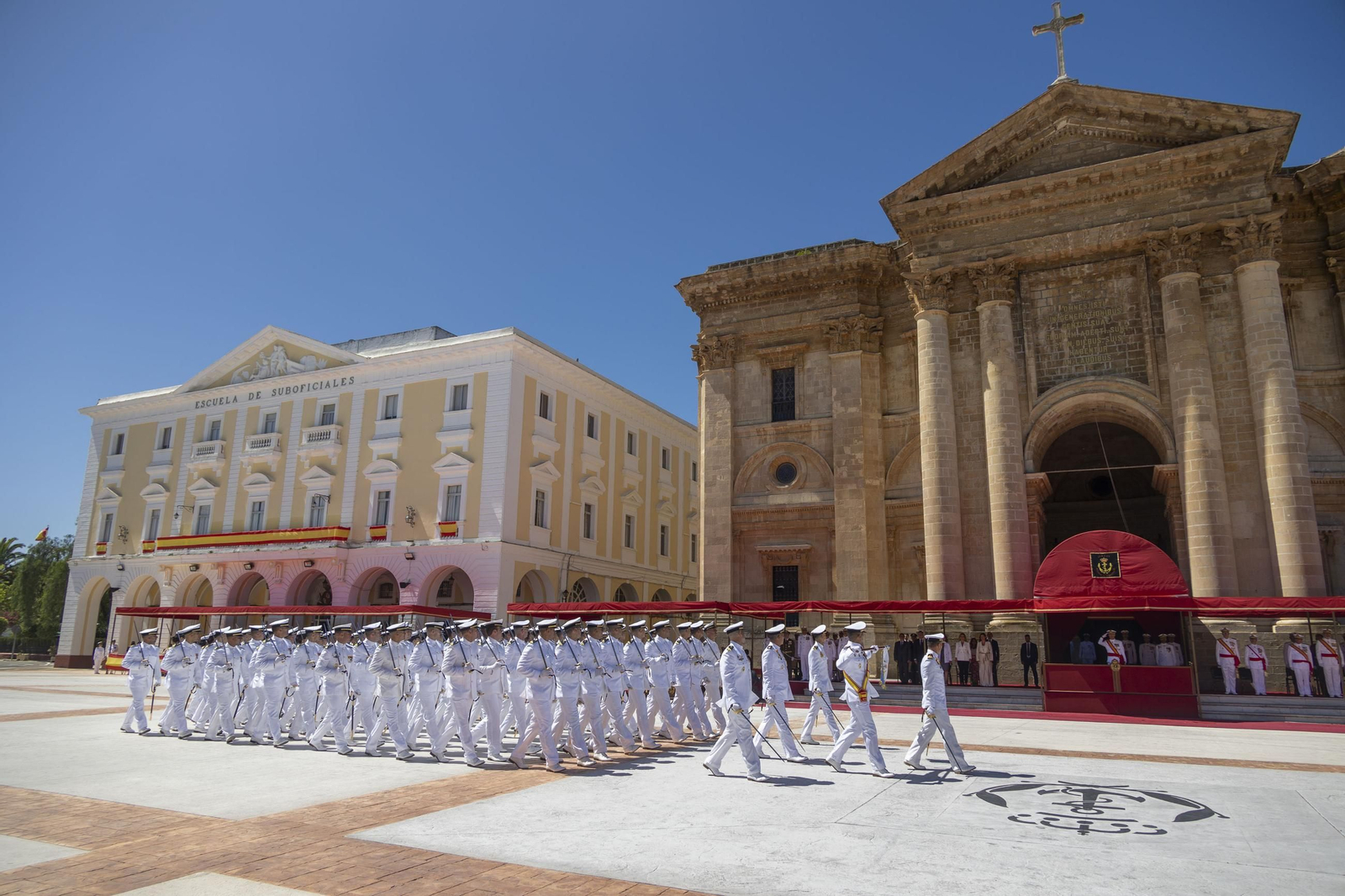 Las imágenes de la entrega de despachos a los nuevos suboficiales de la Armada Las imágenes de la entrega de despachos a los nuevos suboficiales de la Armada