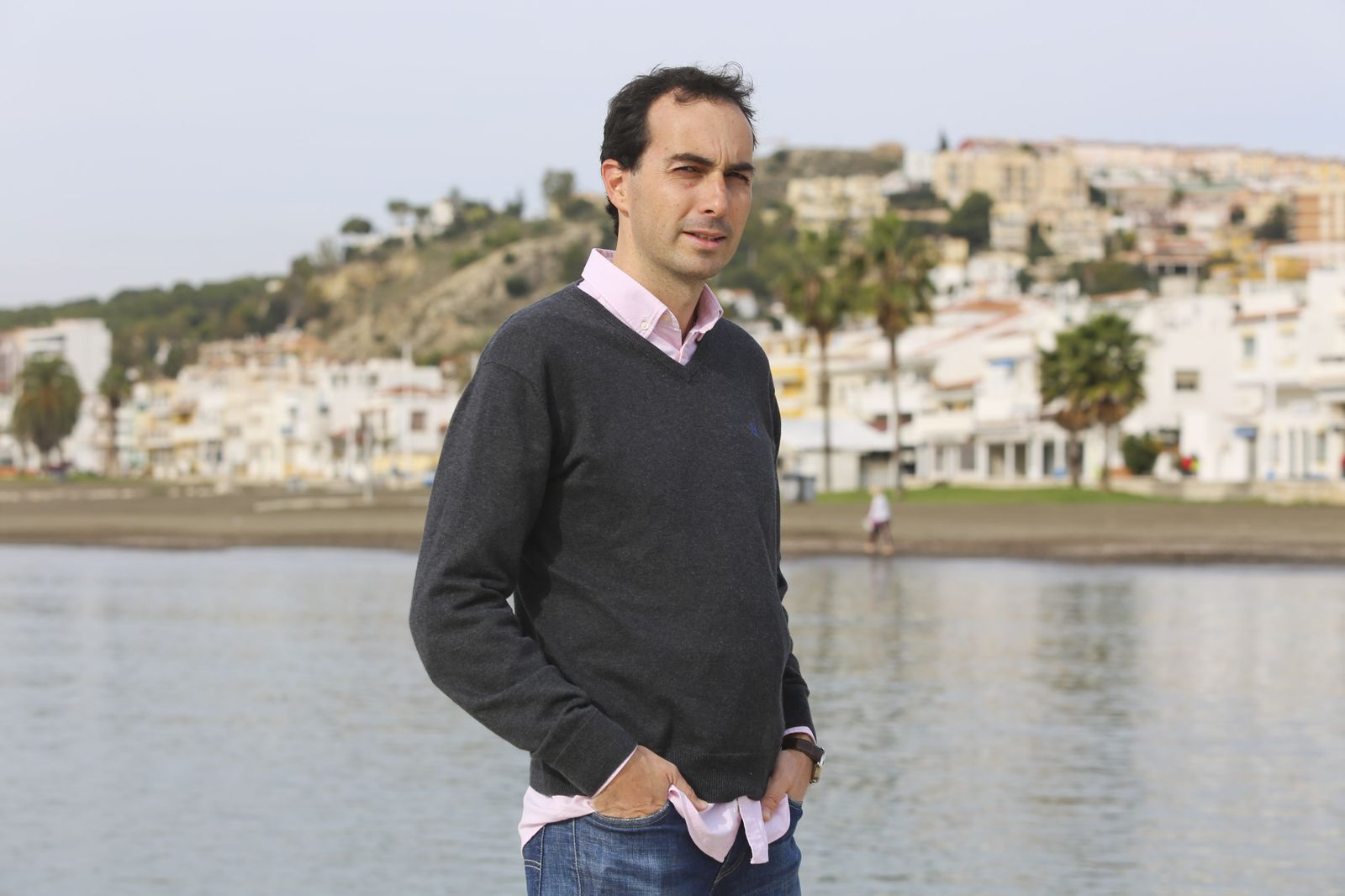 Miguel Ángel Ruiz posa en la zona de Pedregalejo.