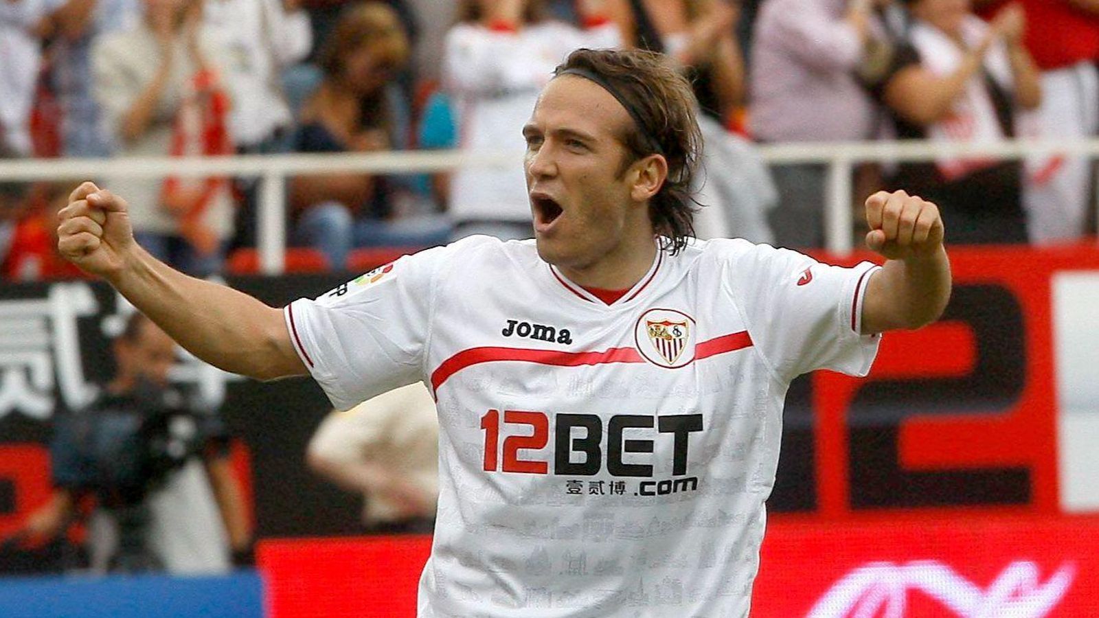 Diego Capel celebra un gol en el Sánchez-Pizjuán.