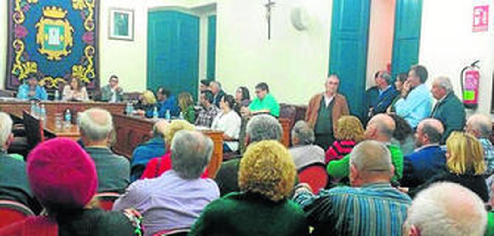 Debate de la resolución de desahucio administrativo del local.