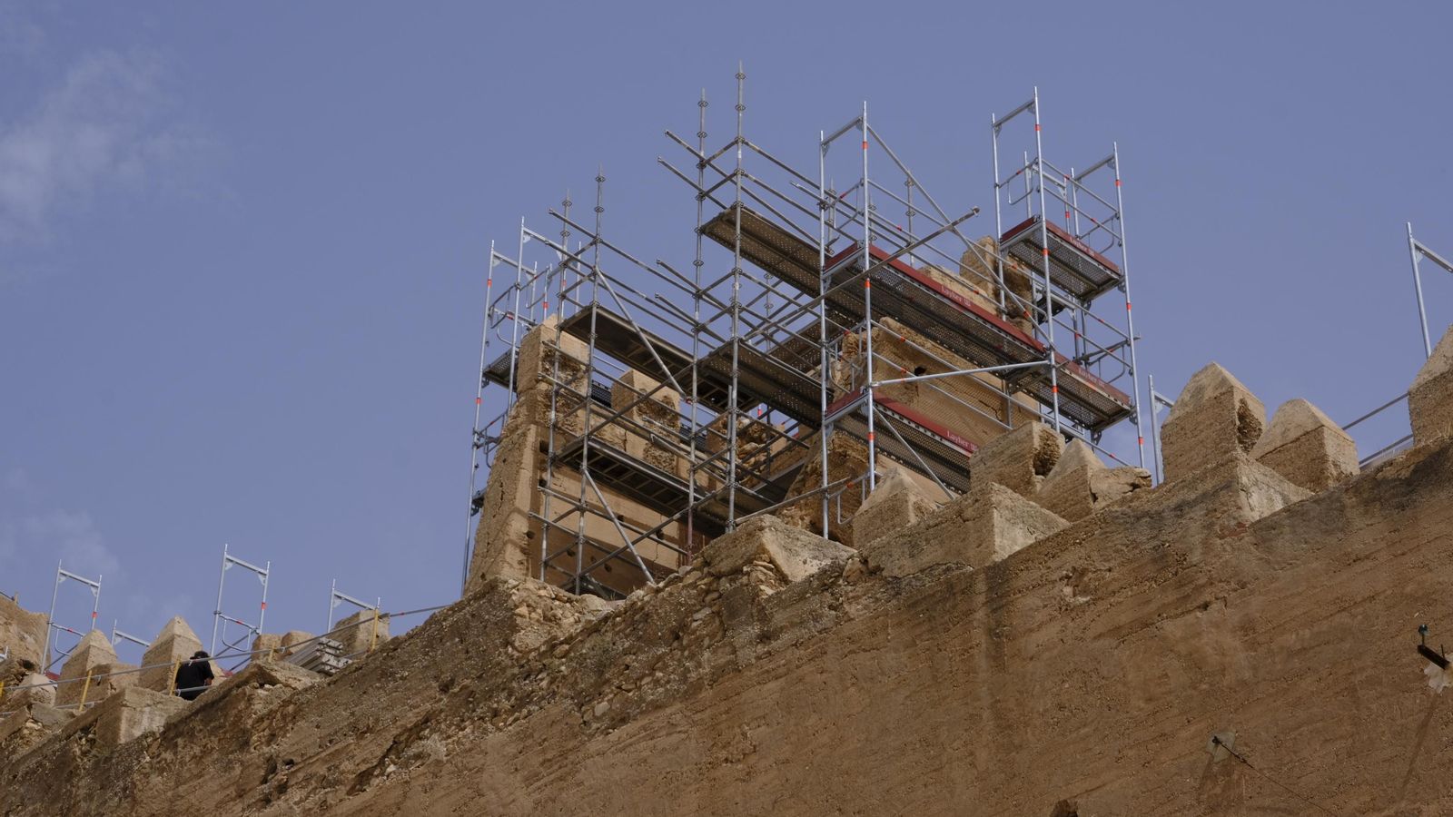 Obras de rehabilitación de las murallas de la Alcazaba