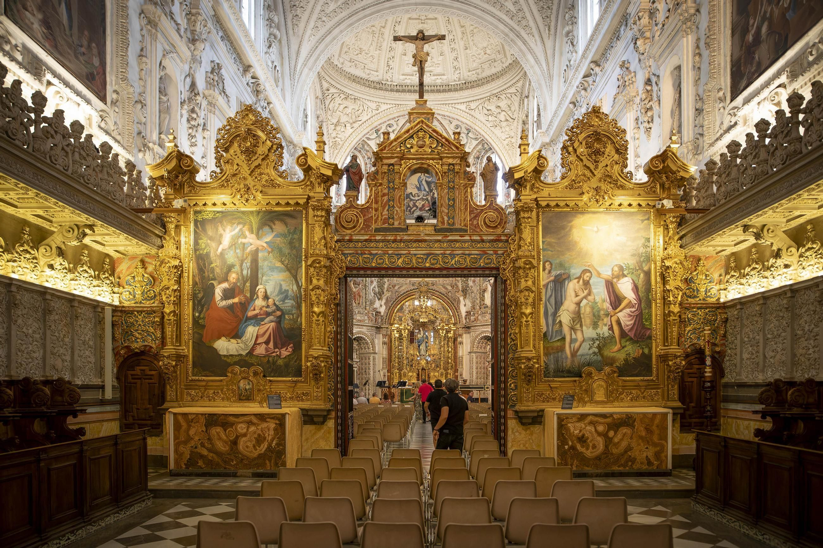 El interior del Monasterio de la Cartuja en Granada, desde el coro. El interior del Monasterio de la Cartuja en Granada, desde el coro.