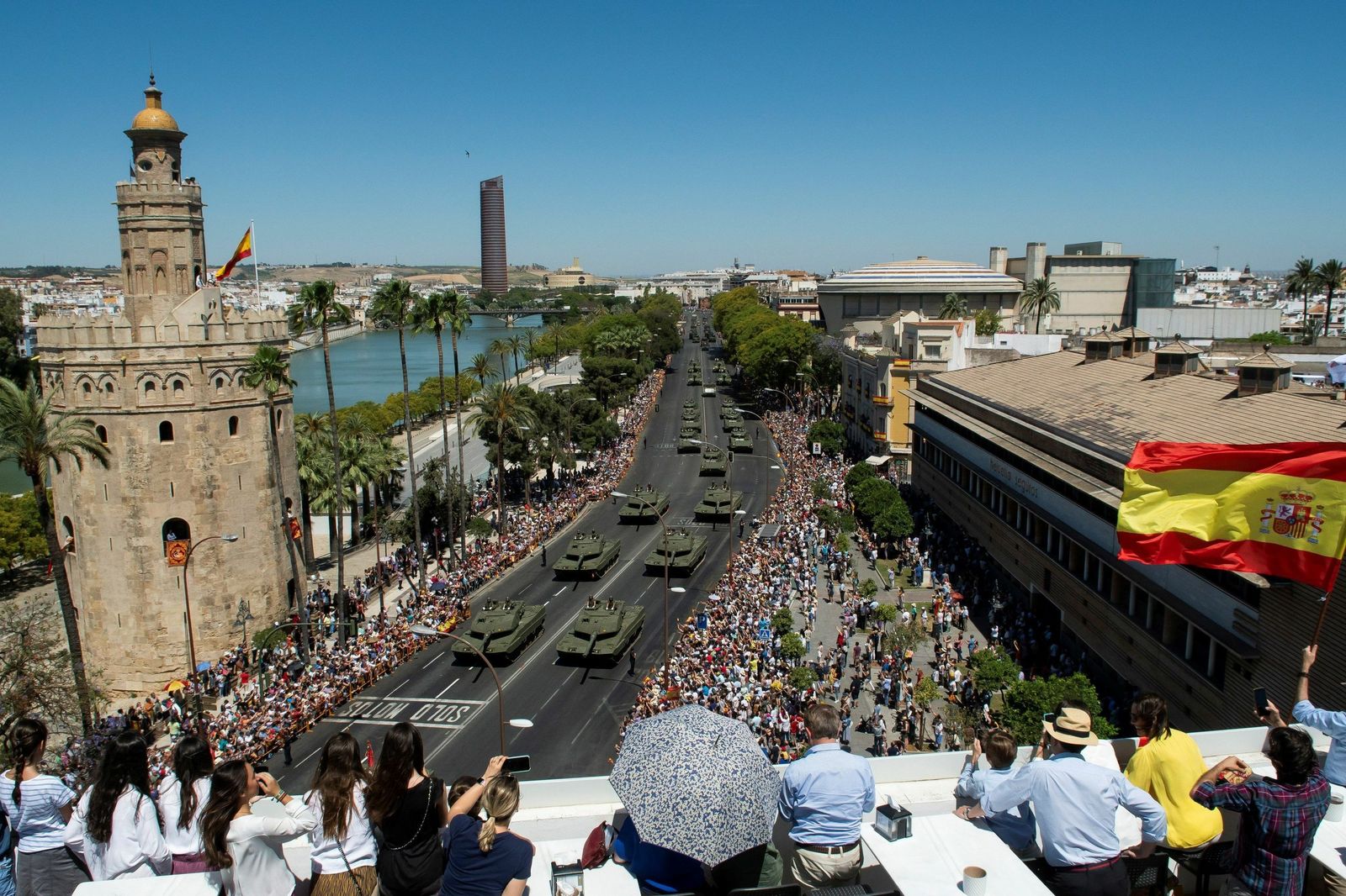 Imagen de archivo del desfile del Día de las Fuerzas Armadas en Sevilla