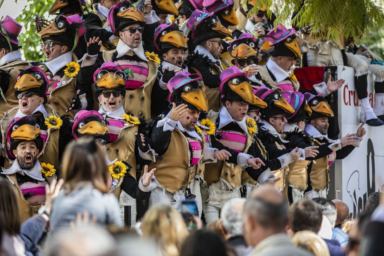 Las imágenes del Domingo de Piñata del Carnaval de Cádiz 2023.