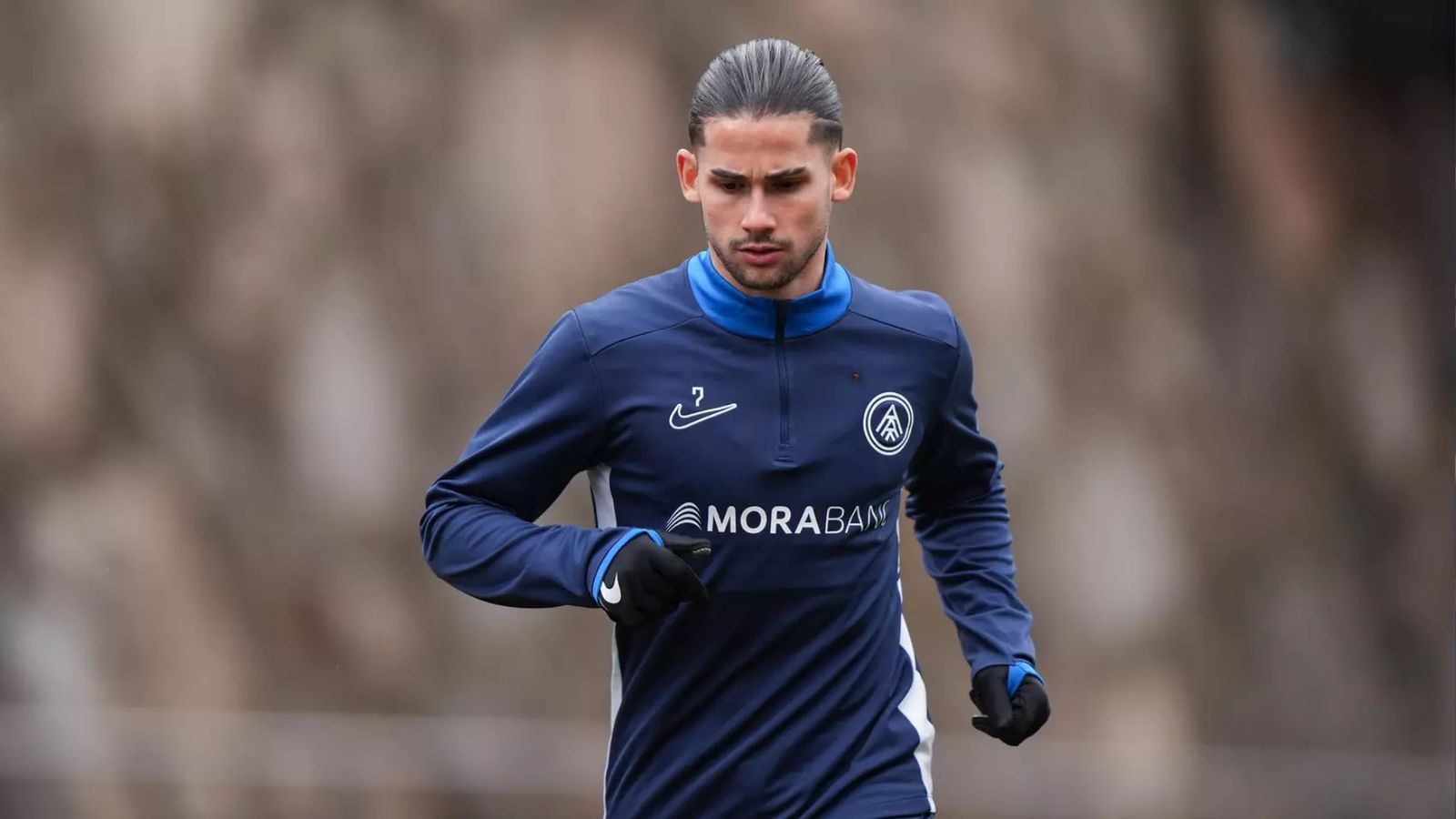 Álex Calvo, durante un entrenamiento con el Andorra.
