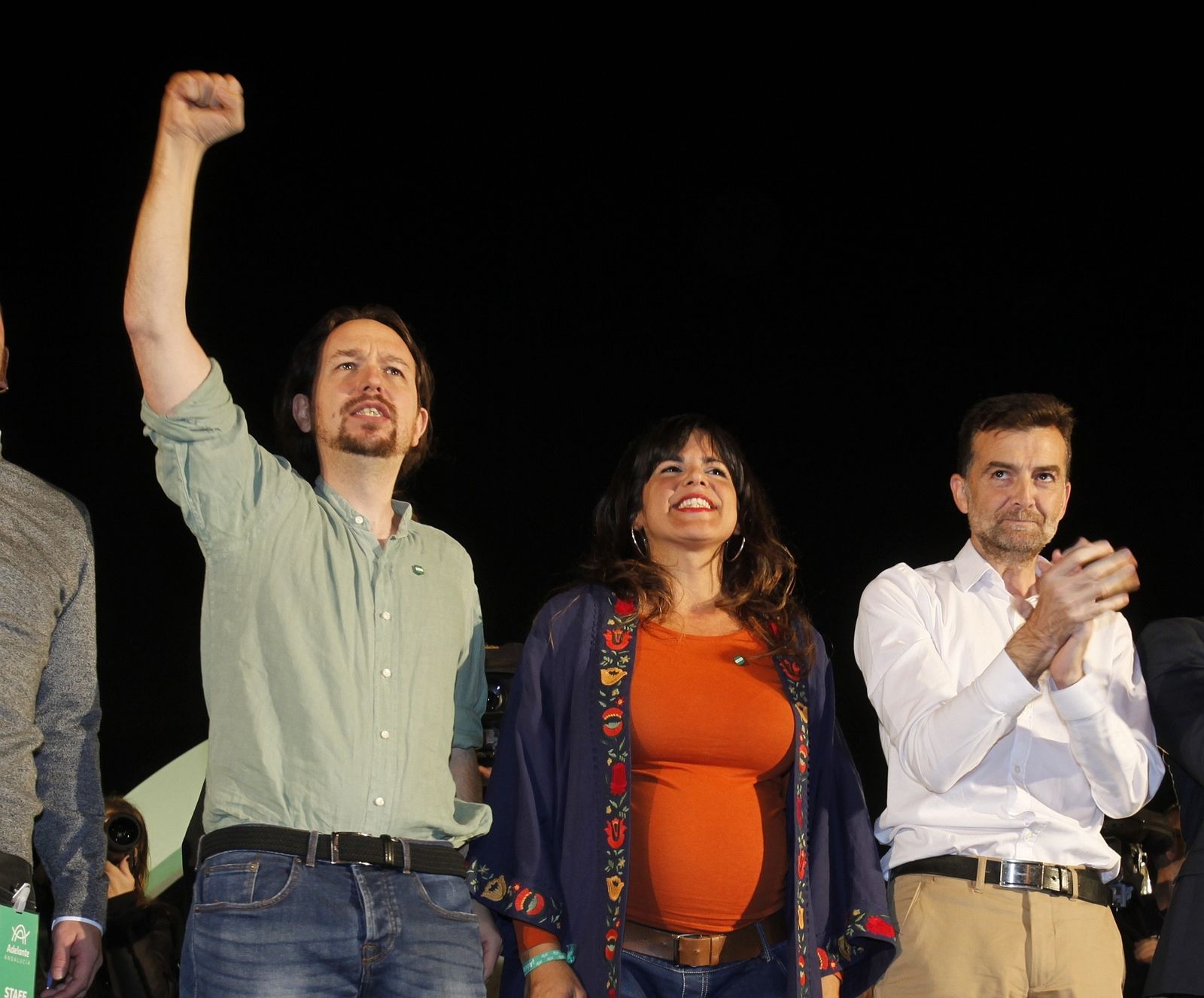 Pablo Iglesias, Teresa Rodríguez y Antonio Maíllo, en el mitin de Adelante Andalucía en Sevilla.