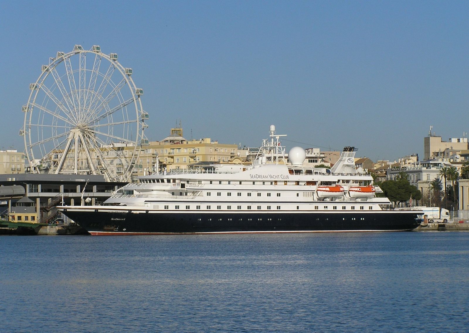 Fotos de los buques de crucero reunidos en Málaga