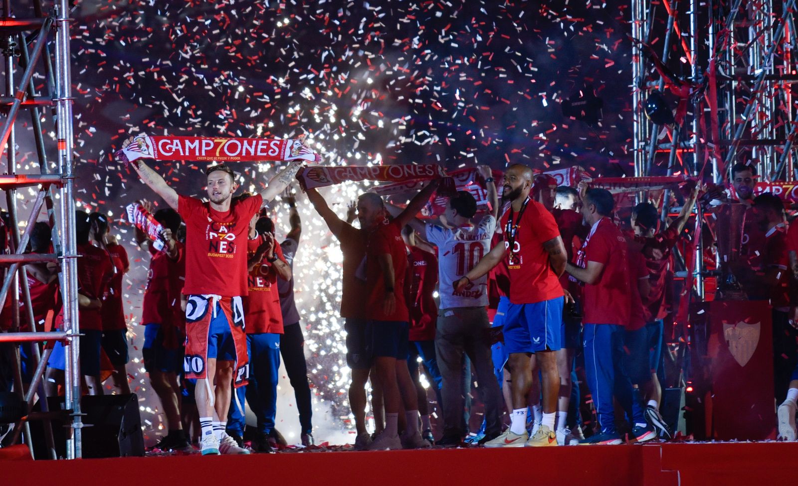 La celebración del Sevilla en el Ramón Sánchez-Pizjuán, en imágenes