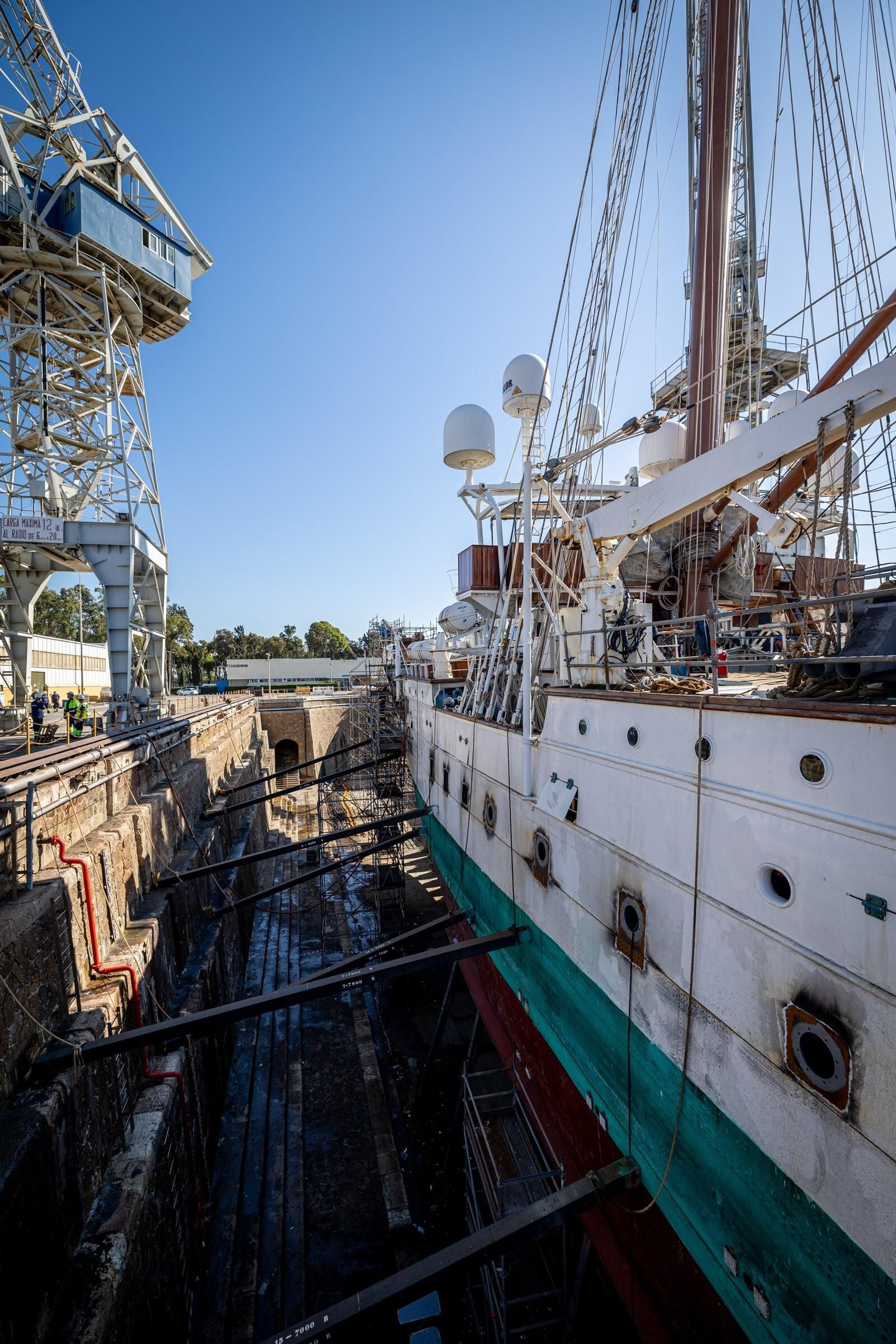 Armada: Las imágenes del 'Juan Sebastián de Elcano' de obras en Navantia San Fernando