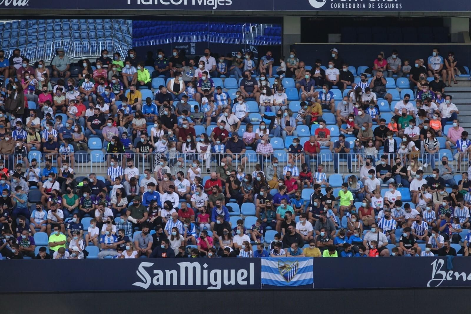 Galería de imágenes: El Málaga CF se da un bañito de masas