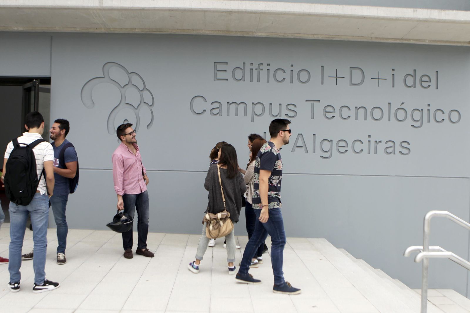 La entrada del edificio del Campus Tecnológico.