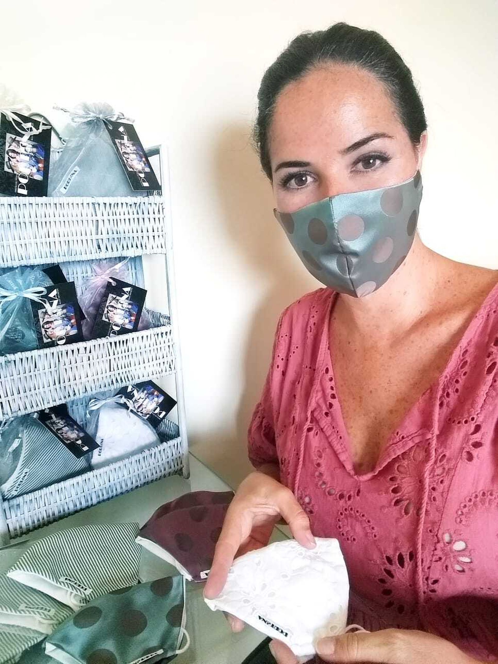 Mascarillas fabricadas con tejido homologado y con un toque de lo más flamenco