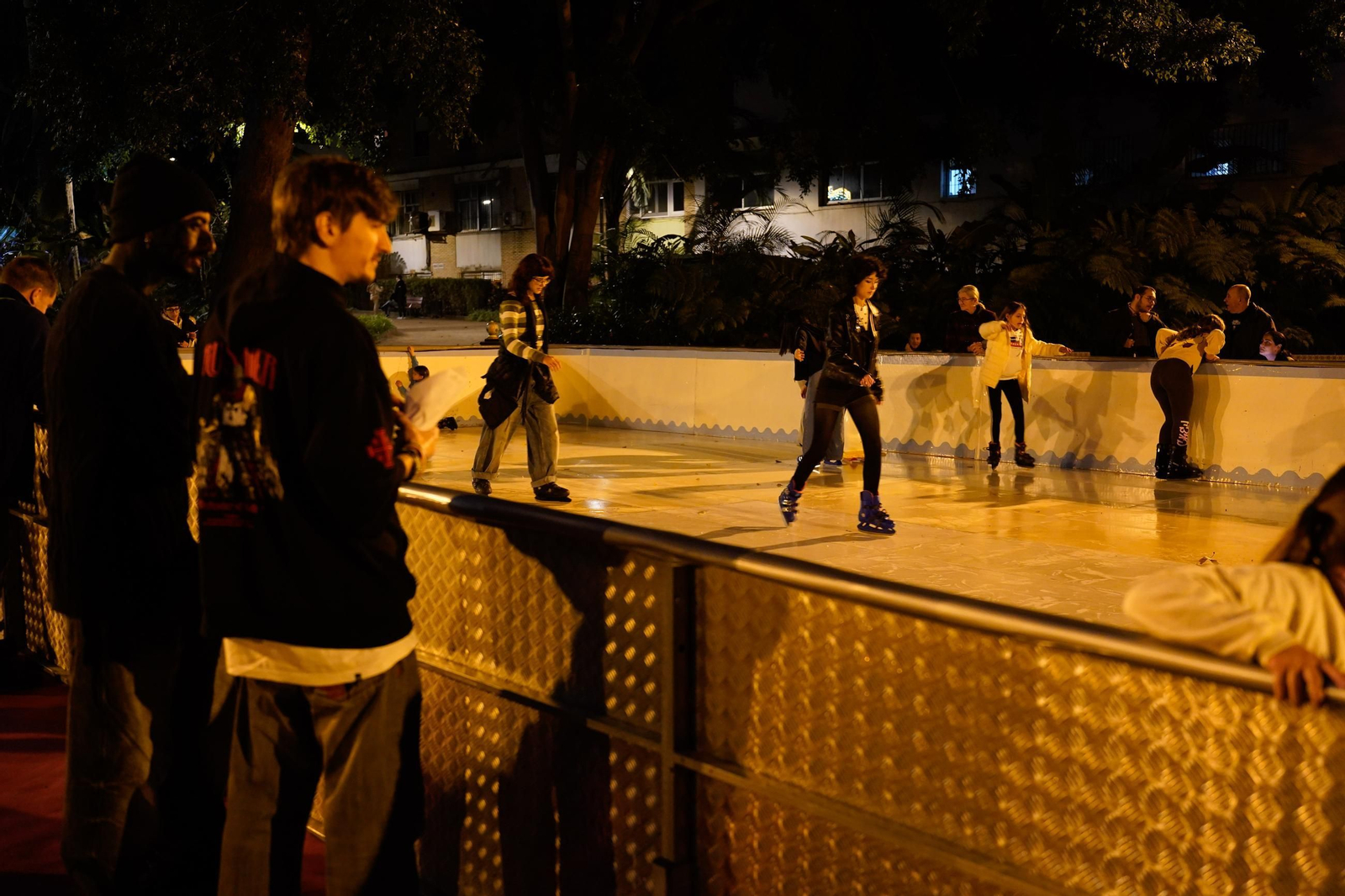 Fotos de la apertura de la pista de patinaje sobre hielo en el Parque María Cristina