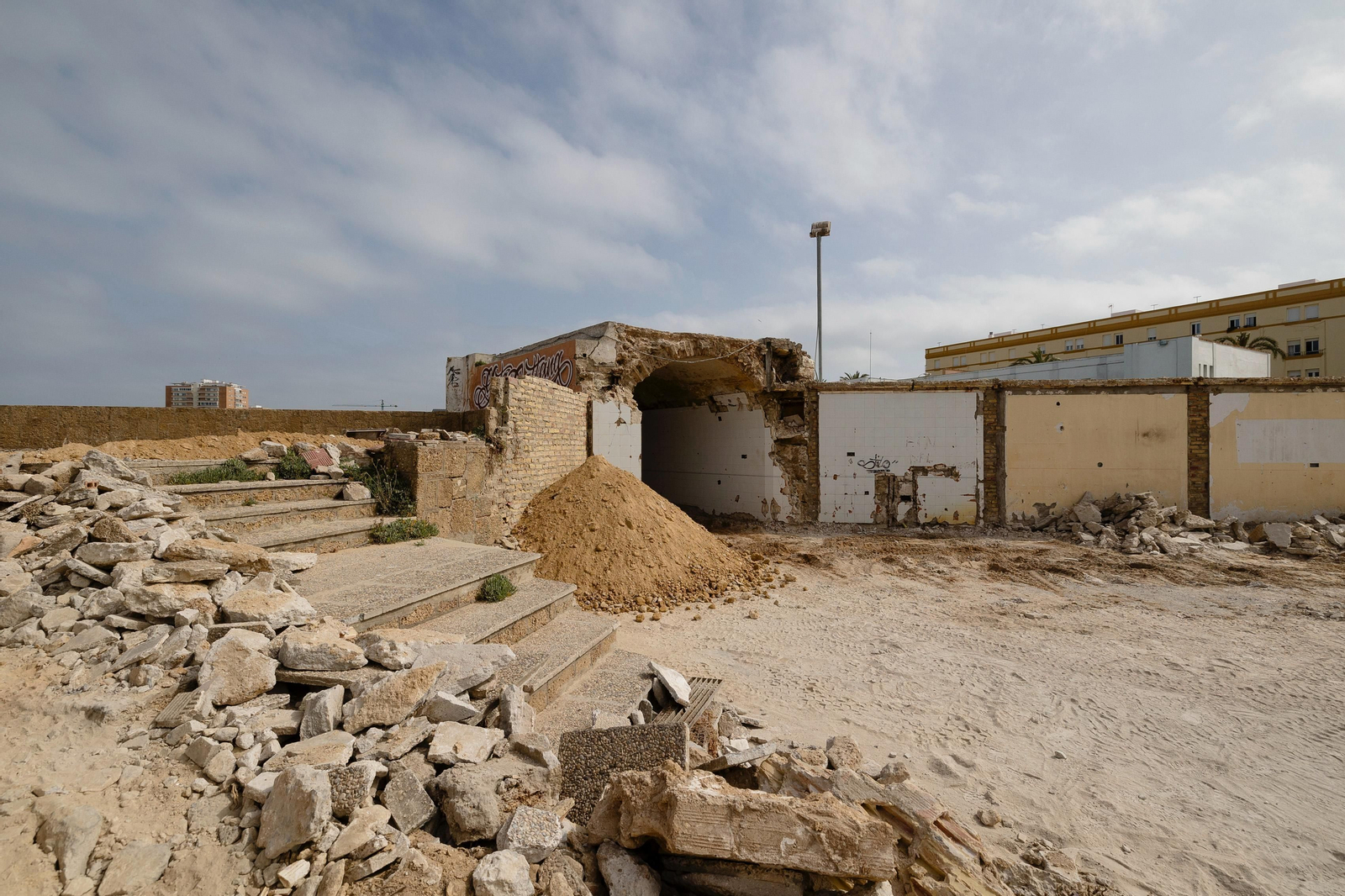 Imágenes del estado de las obras en el interior del Baluarte del Orejón de Cádiz