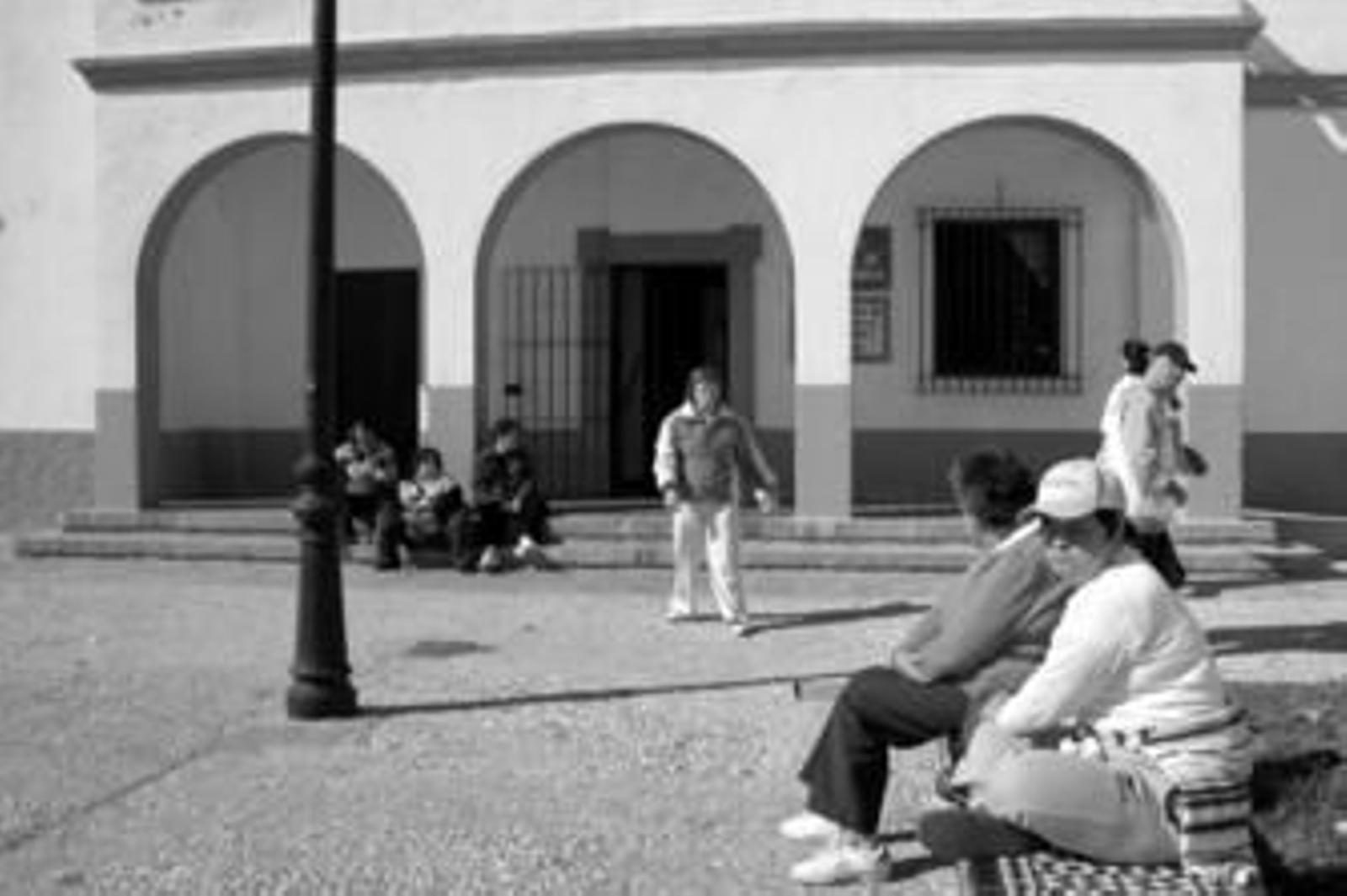 Vista del patio del centro asistencial tarifeño.