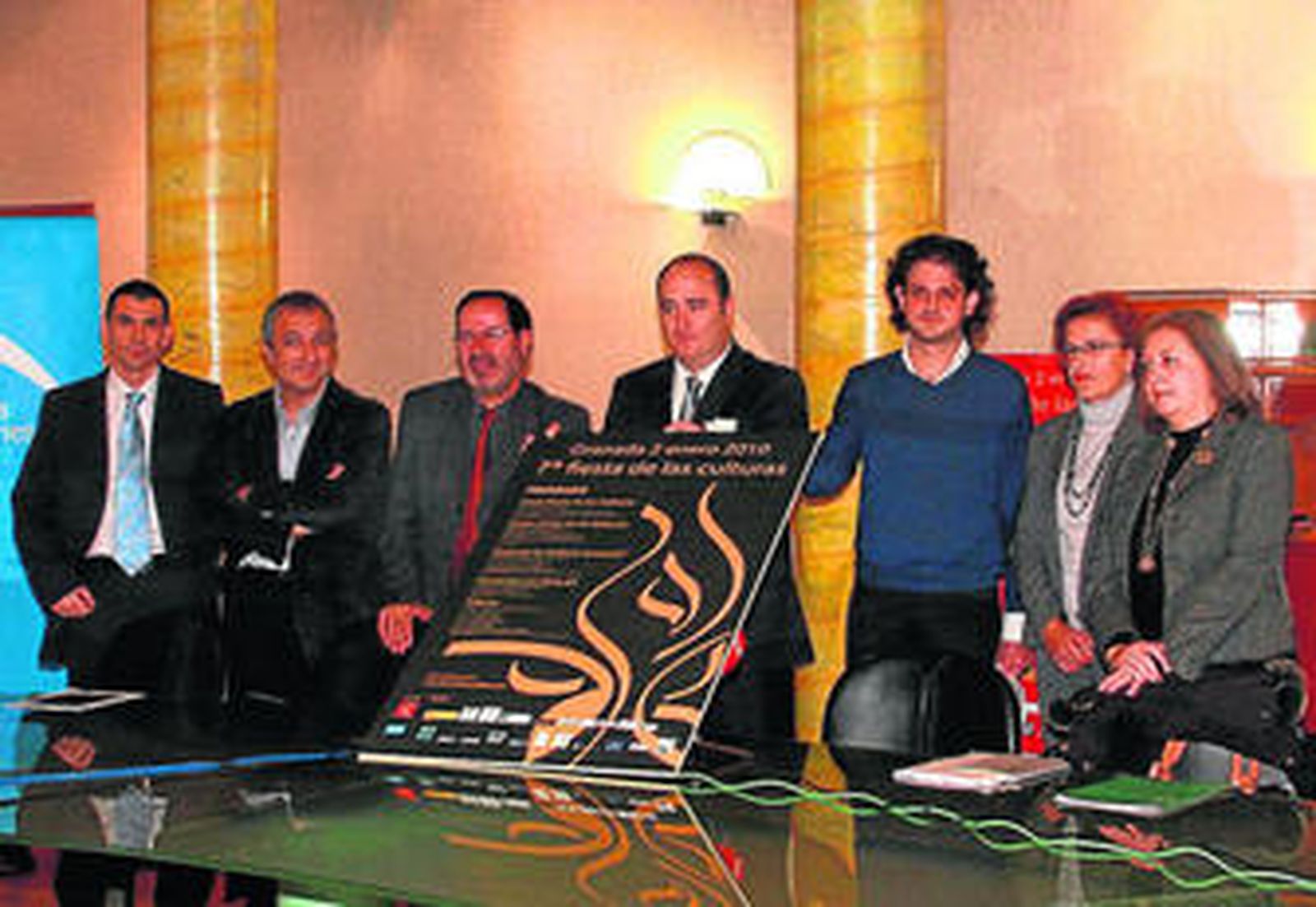 Juan Gallego-Coín, junto a los representantes de las instituciones que intervienen en la Fiesta de las Culturas.