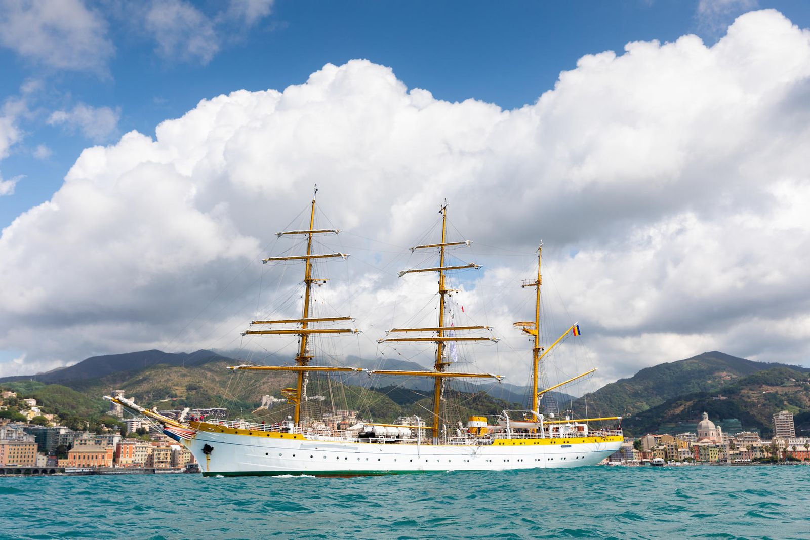 La Iacobus Maris despliega velas en Génova