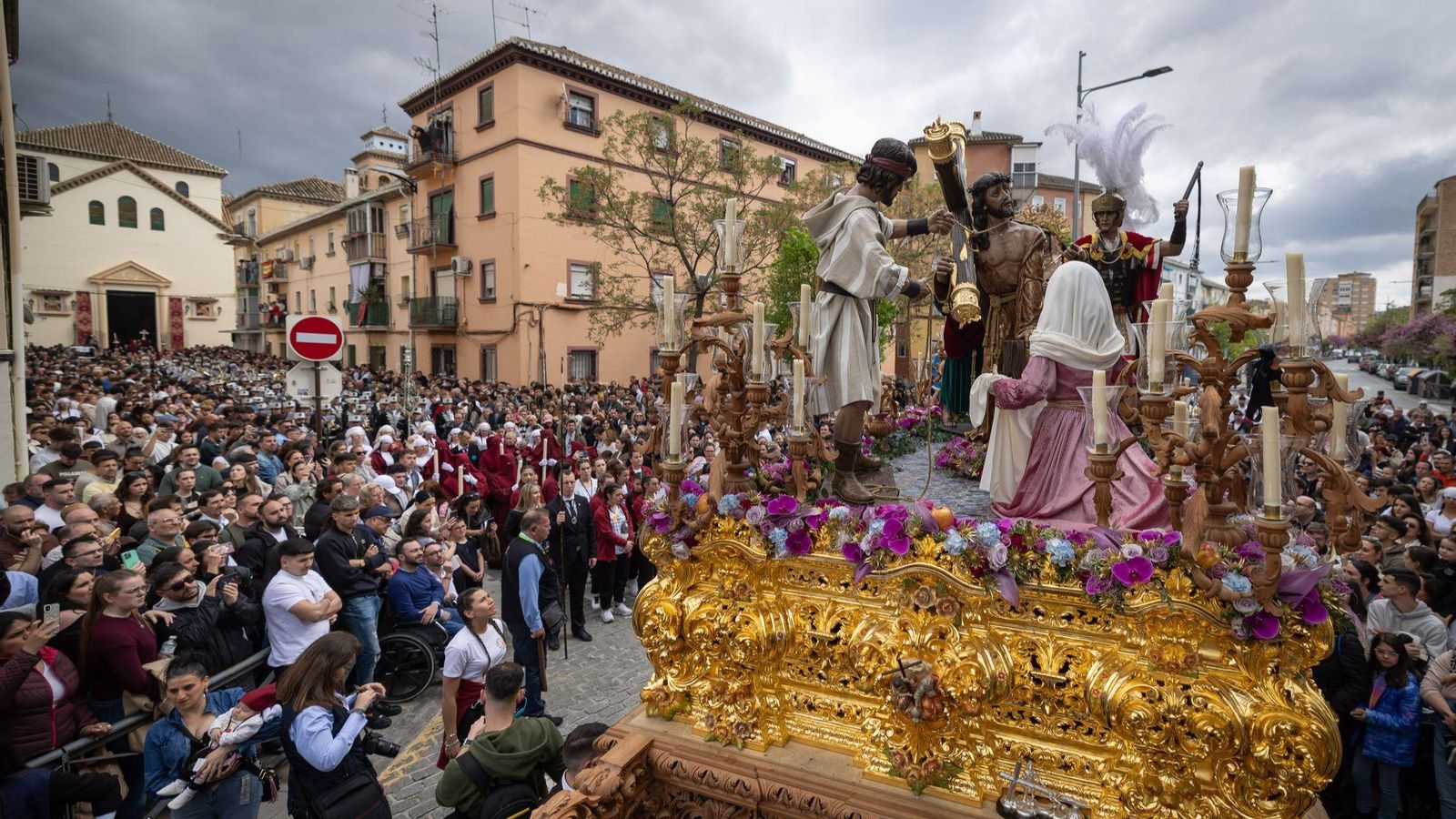 Santísimo Cristo del Trabajo en la Avenida de Dílar, Lunes Santo 2025