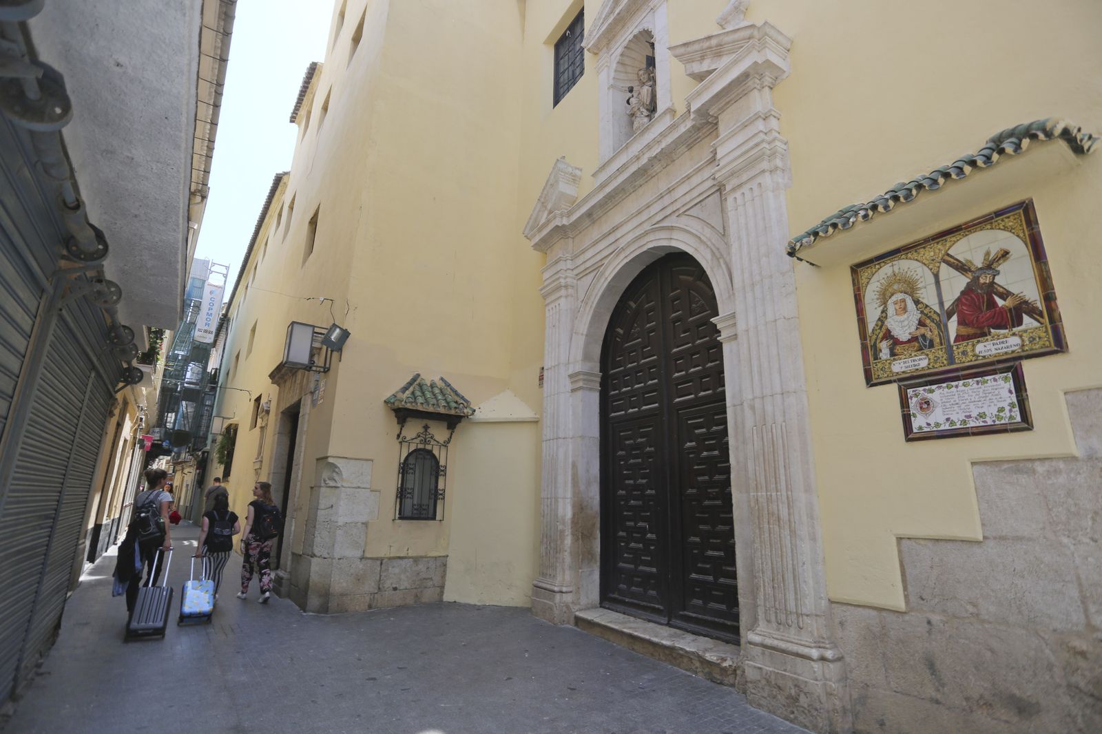 La residencia se instalará en el convento, que está pegado a la iglesia.