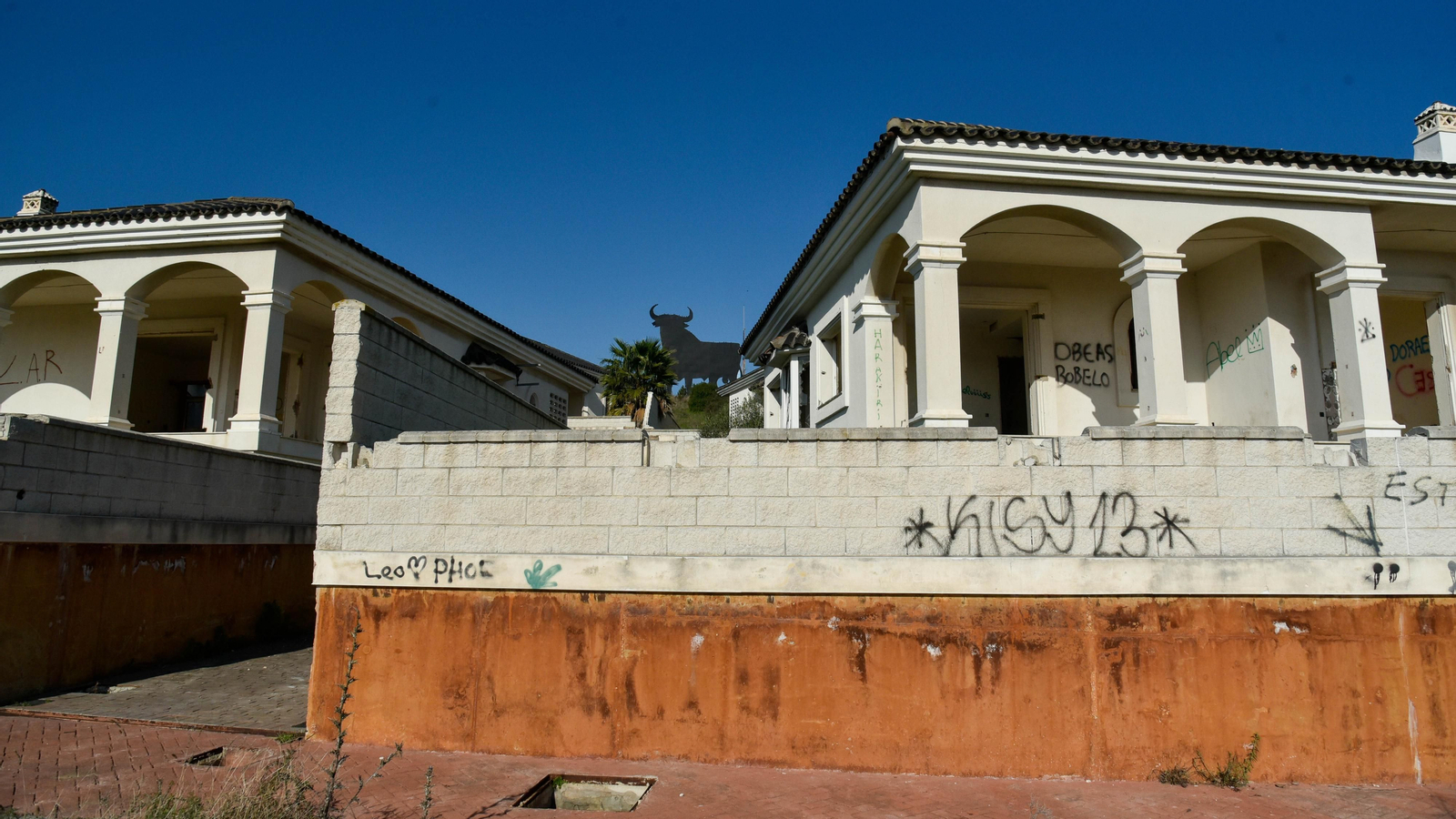 Fotos de la urbanización abandonada en Cortijo Grande, en Los Barrios