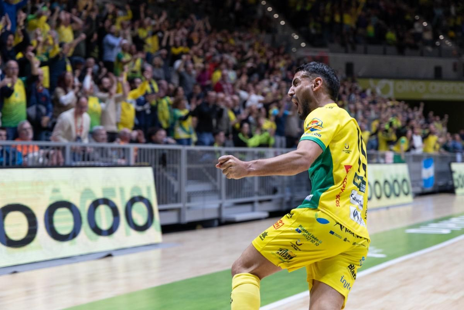 La fiesta amarilla en la goleada del Jaén FS al Barça, en imágenes