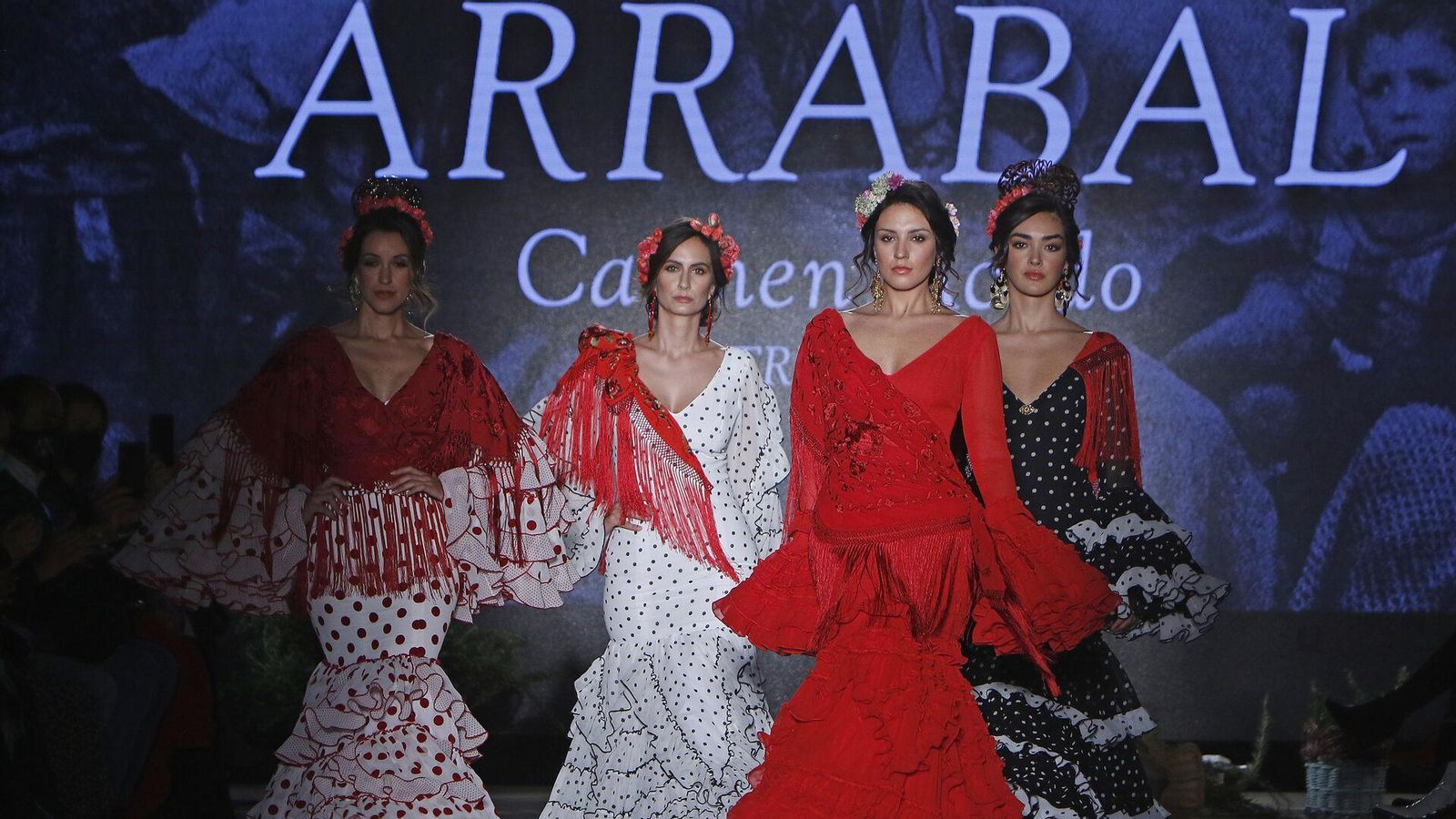 Propuestas en rojo, blanco y negro vistas en la colección de Carmen Acedo para We Love Flamenco.