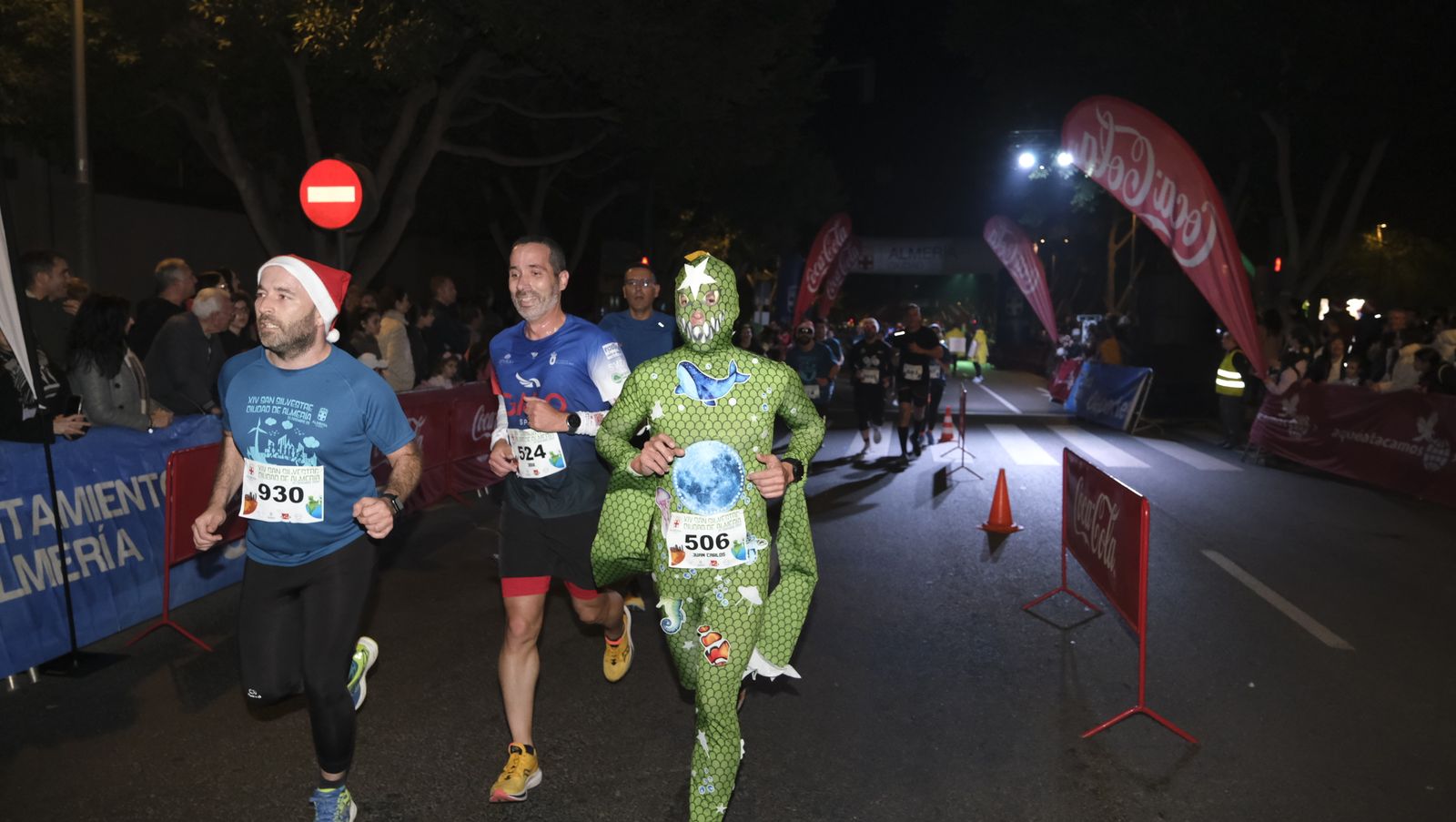 Imágenes de la XIV edición de la San Silvestre de Almería