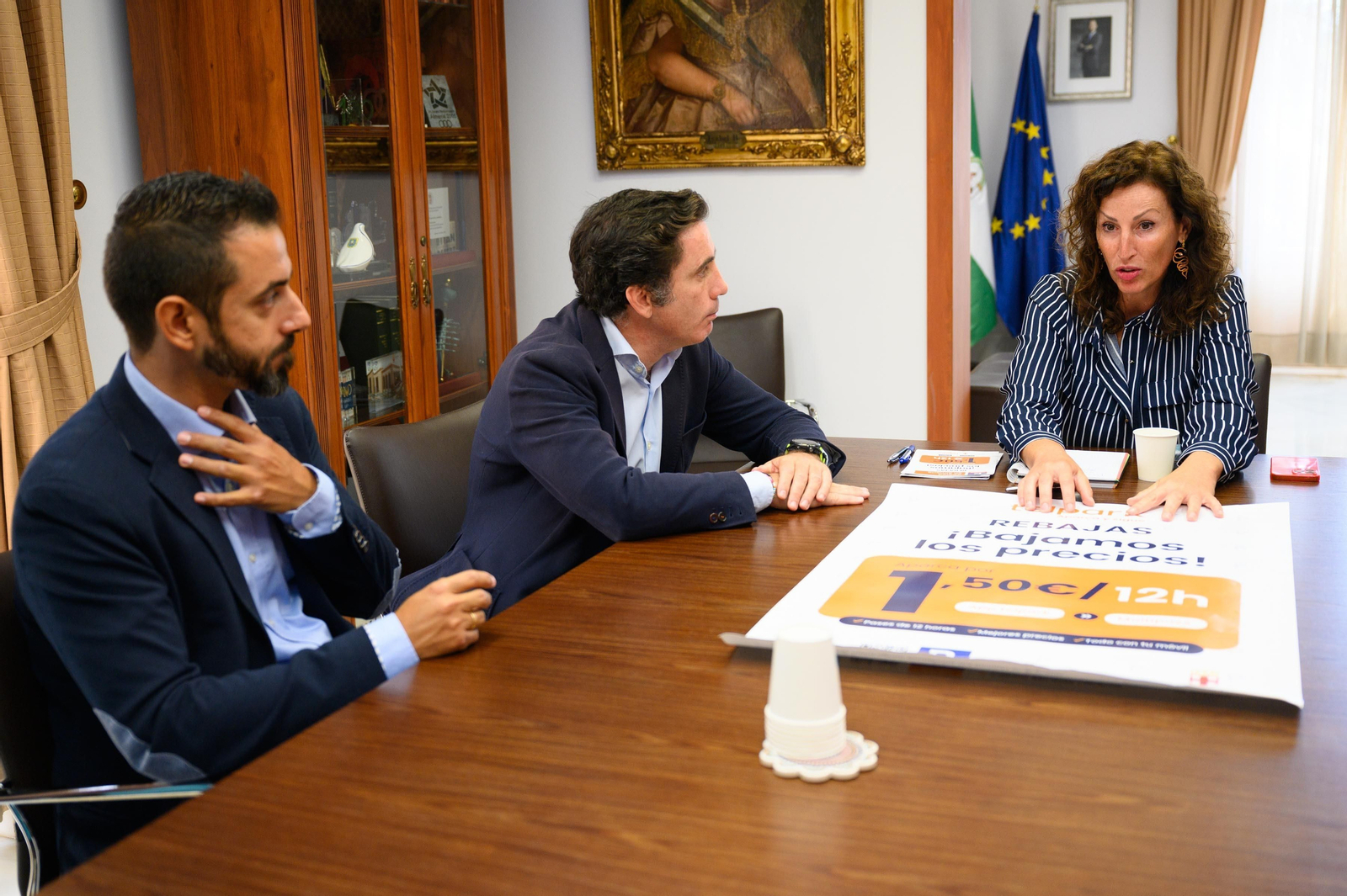 La alcaldesa con responsables de la empresa Telpark