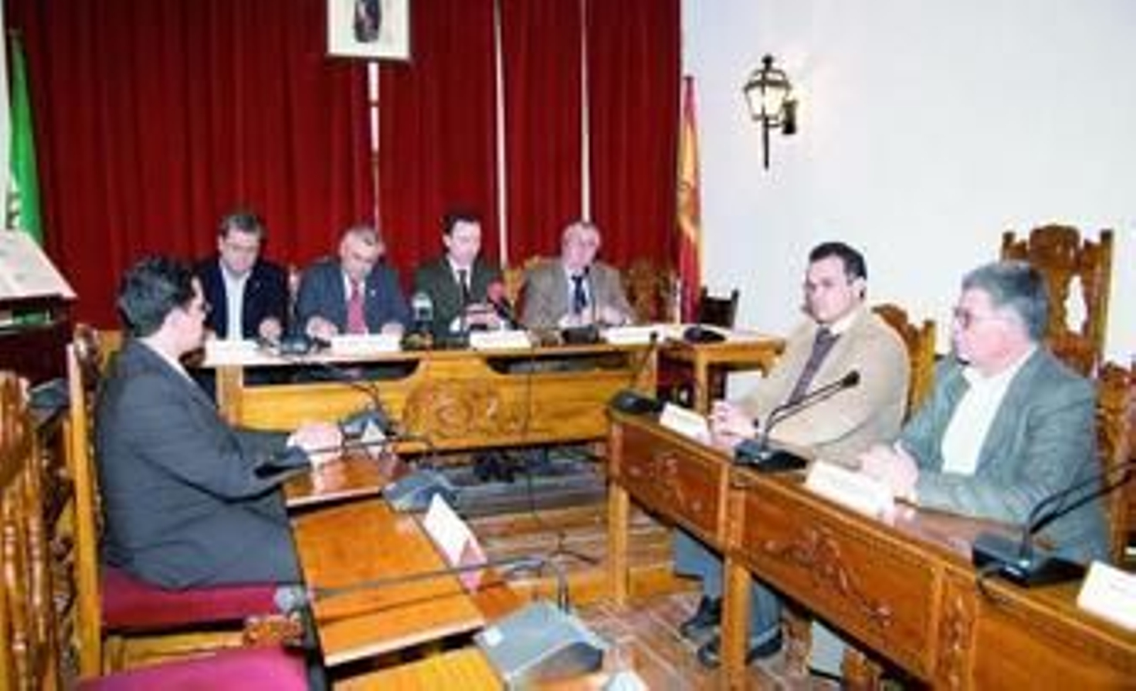 Representantes de las diversas instituciones, durante la firma del convenio.