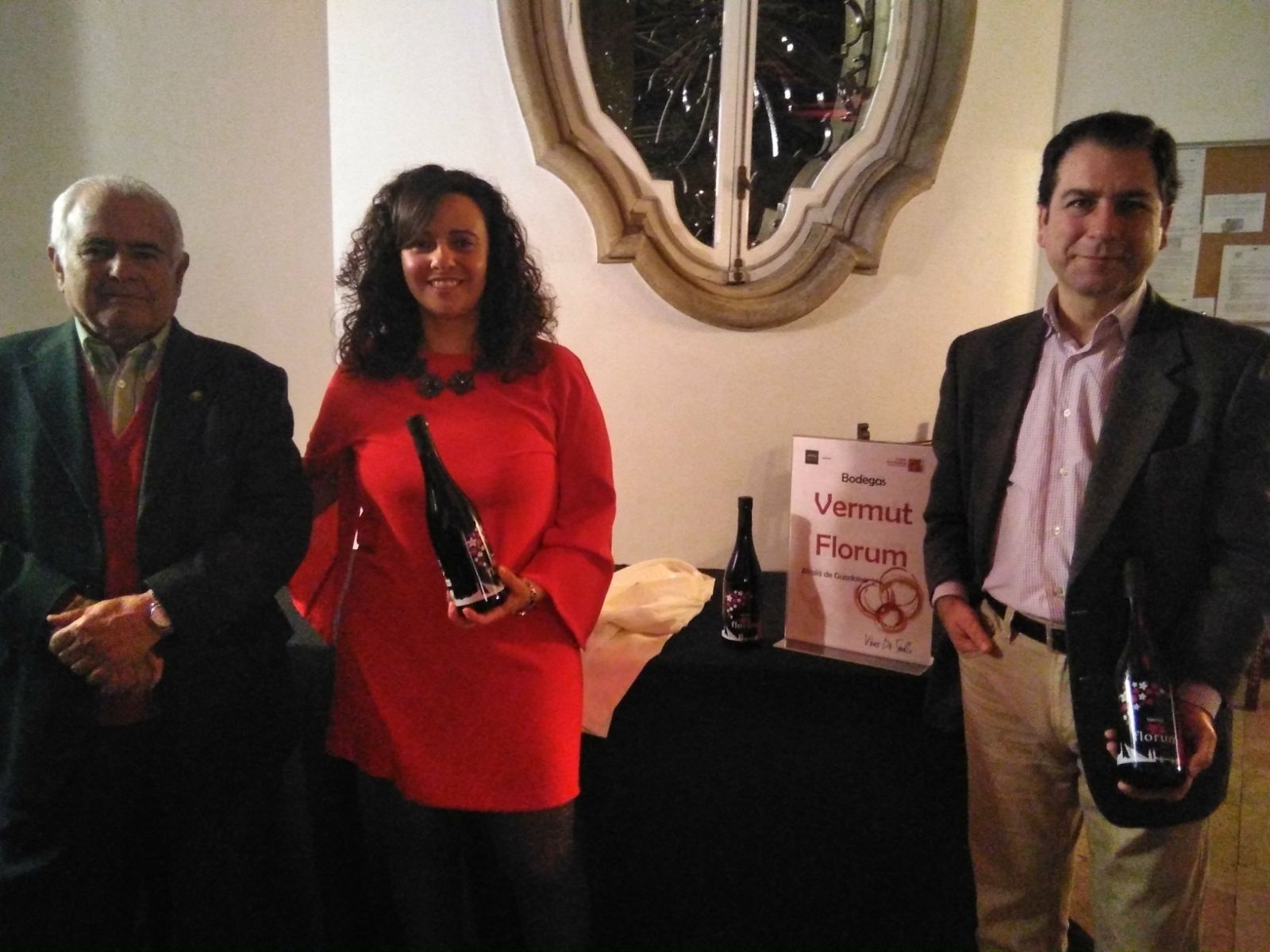 1. José y Pilar Fernández de Mera y Miguel Ángel Alonso son los  creadores de Florum. 2. El diseño de la botella de vermut es un homenaje a Sevilla.