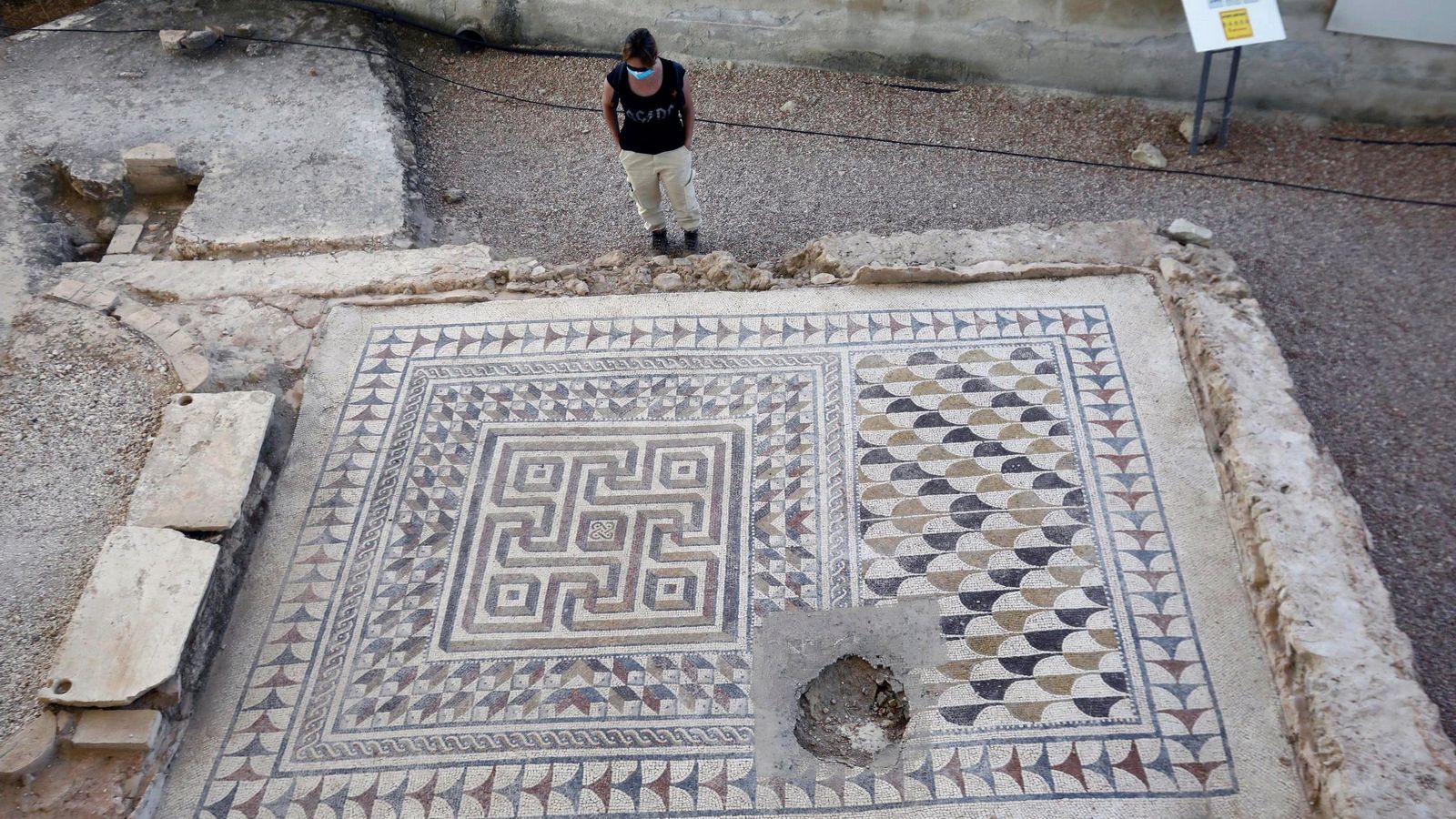 Mosaico en el yacimiento arqueológico de Fuente Álamo en Puente Genil.