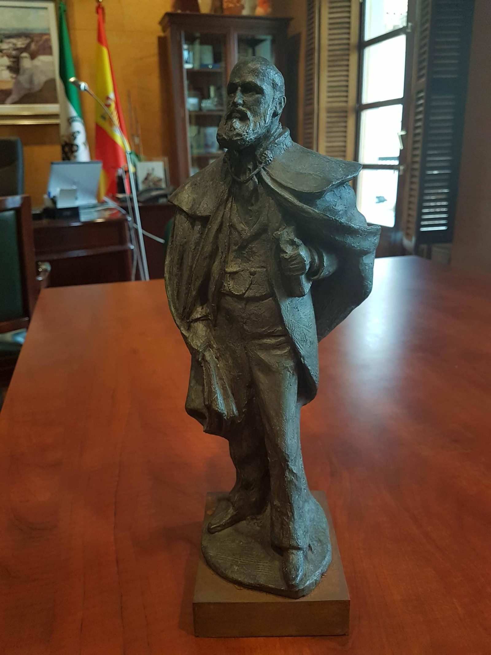 Estatuilla de Pedro Antonio de Alarcón.