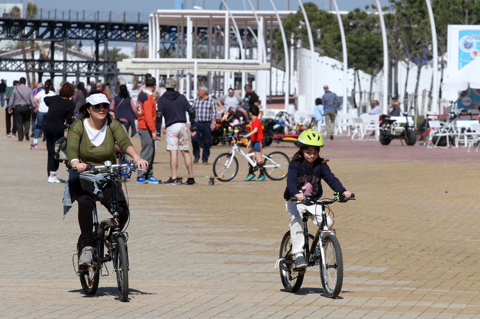 Ambiente primaveral en el día de Andalucía, en imágenes