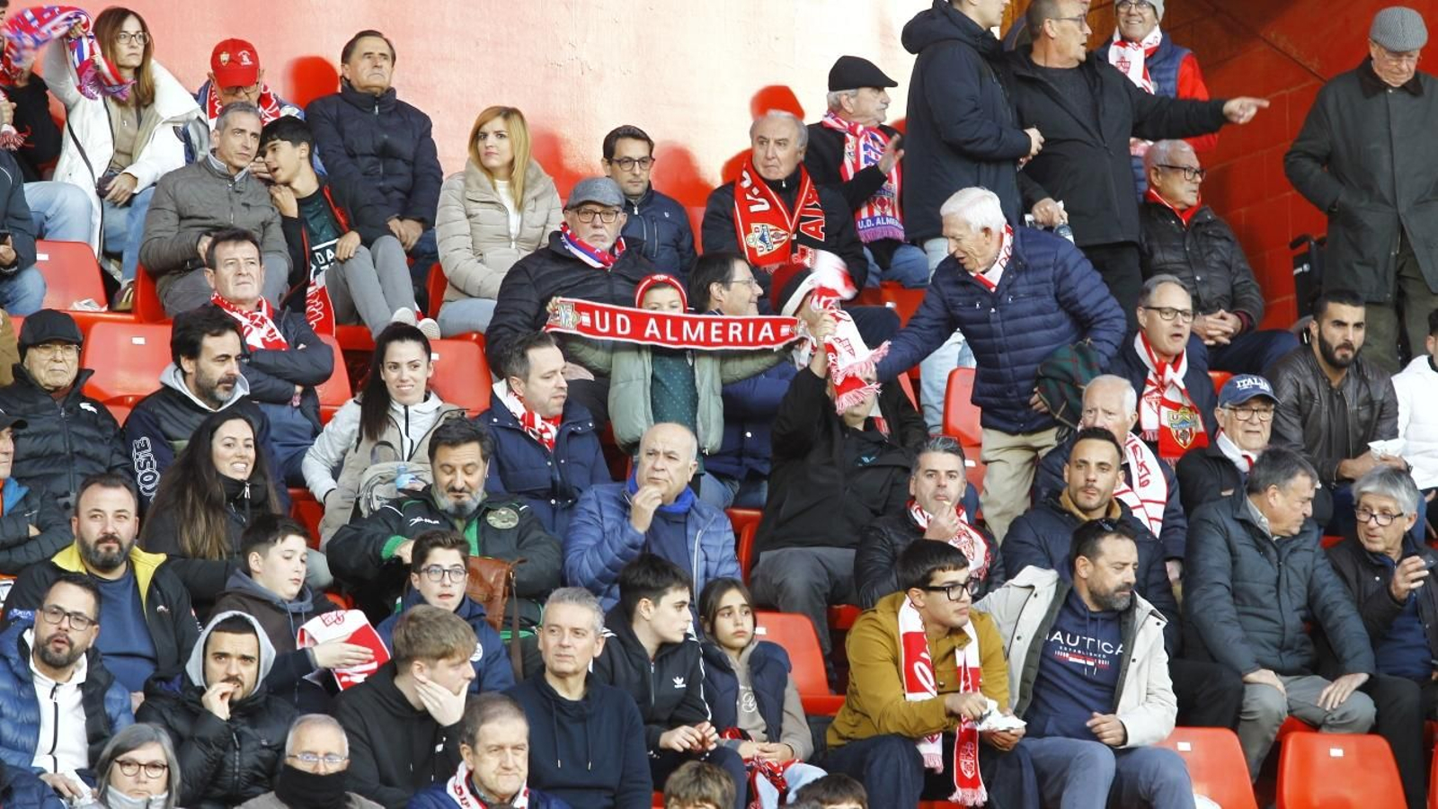 Aficionados de Tribuna en el último duelo ante el Real Oviedo.