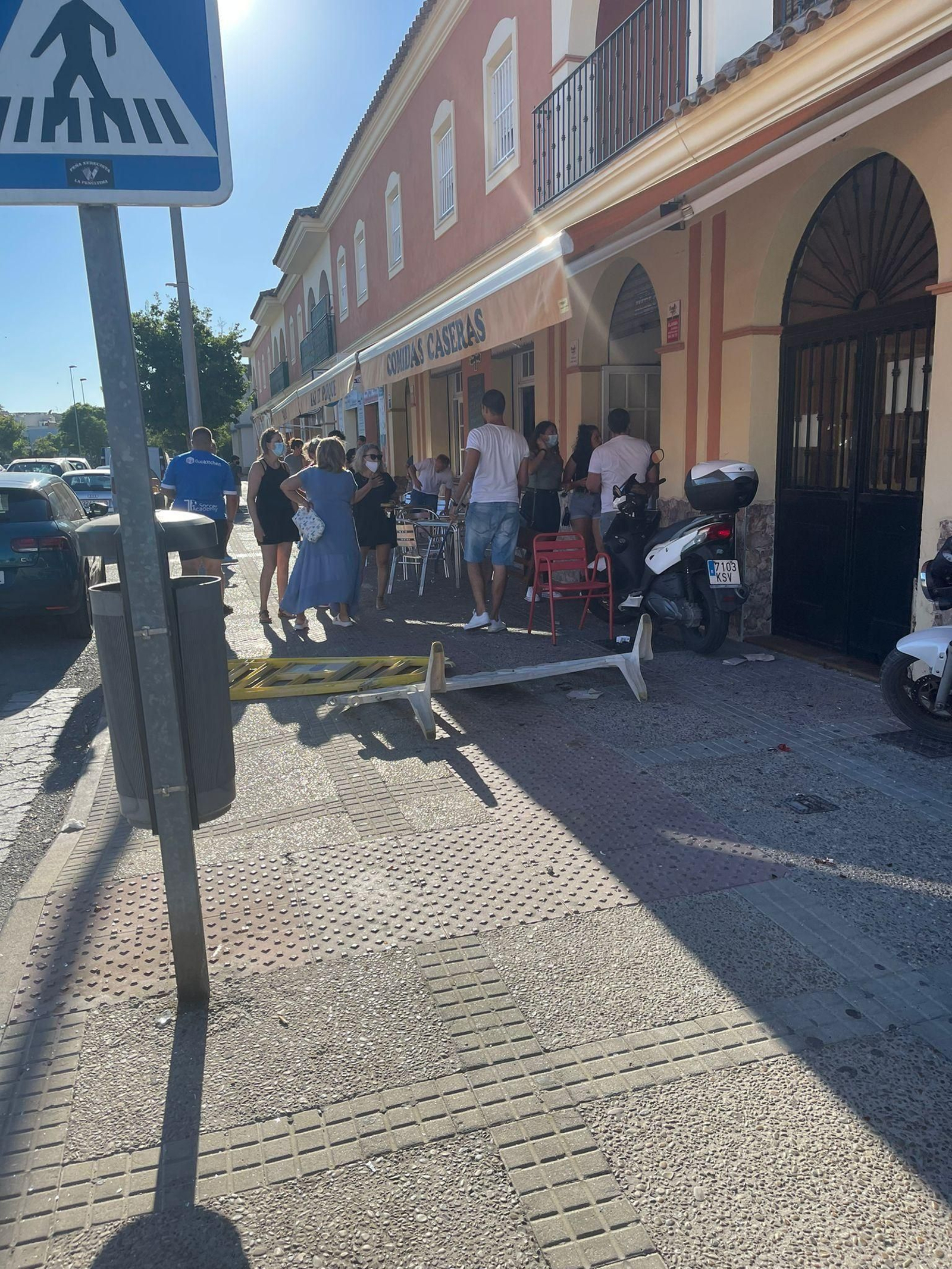 El bar en el que se produjo la pelea sufrió desperfectos.