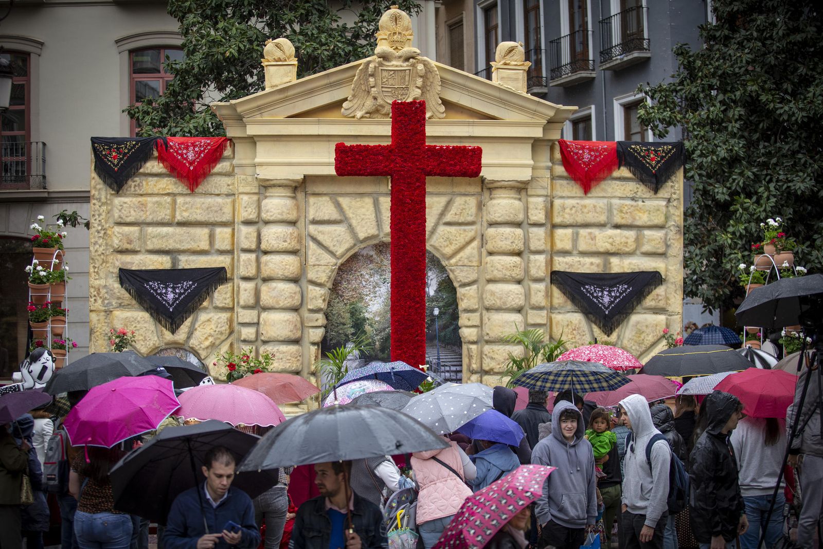 El PP dice que este año las cruces de Granada han sido "un huevo sin sal"
