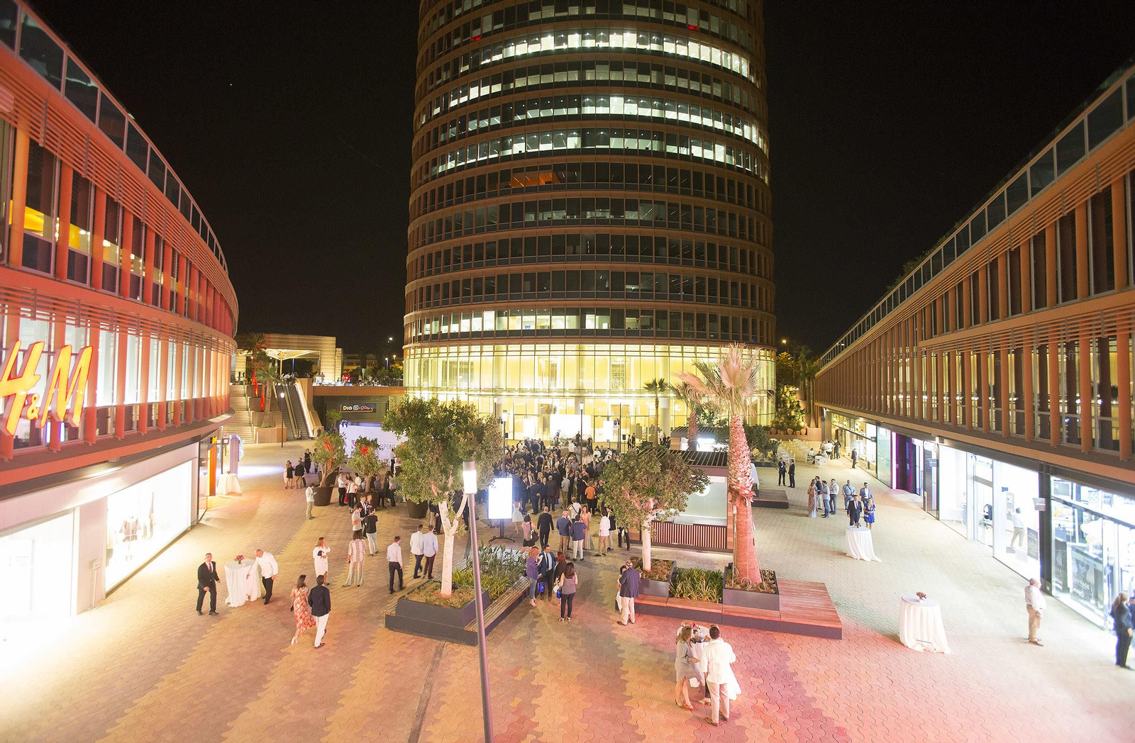 La inauguración del centro comercial Torre Sevilla, en imágenes