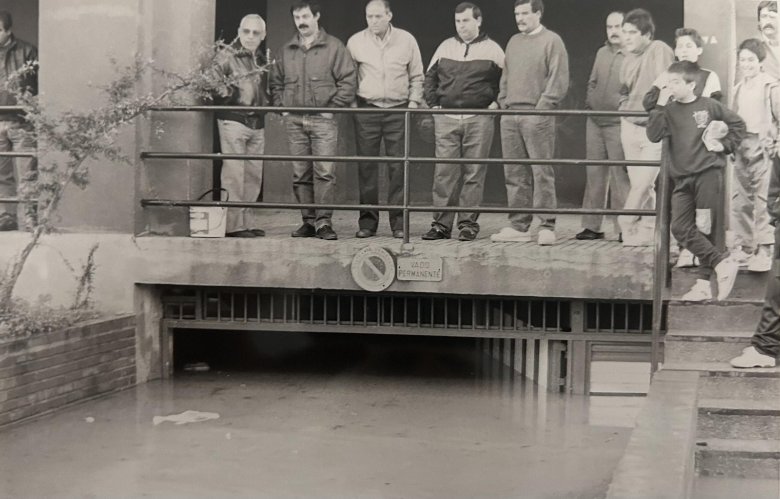 Evacuación de agua de garajes y sótanos por las inundaciones de enero de 1996 en Huelva.