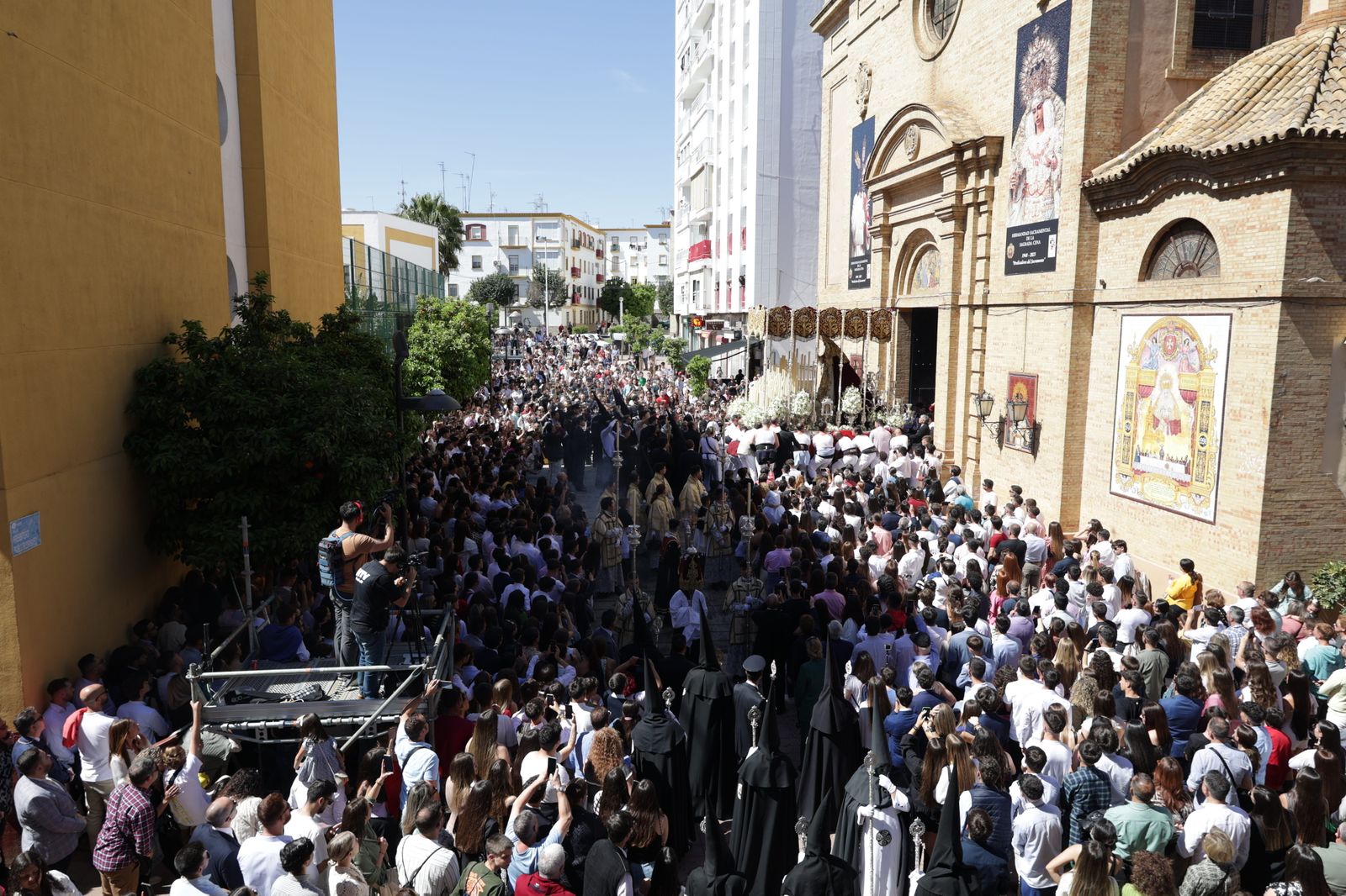 Domingo de Ramos: La Sagrada Cena en Huelva, en imágenes