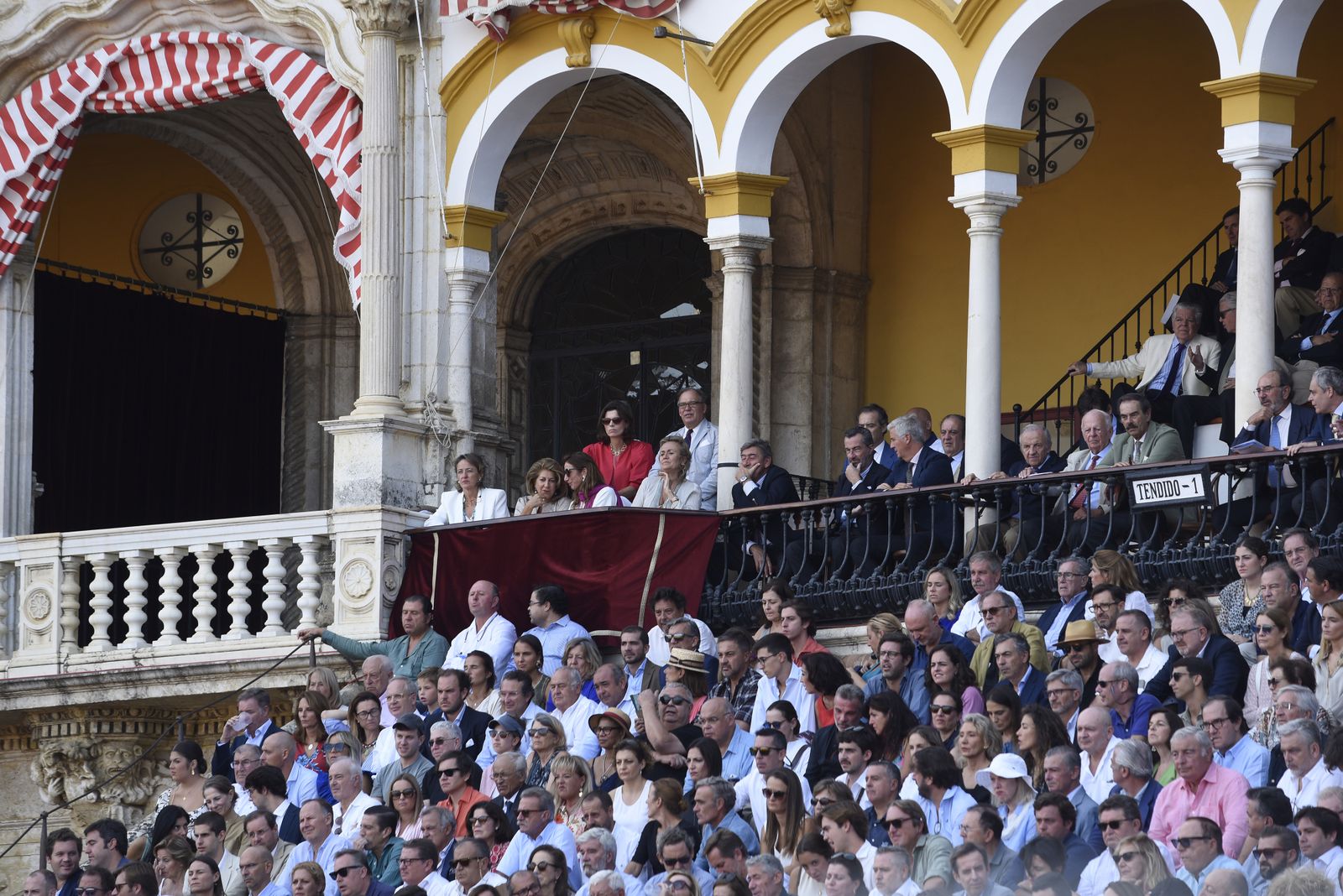 Búscate en la tercera corrida de toros de la Feria de San Miguel de Sevilla