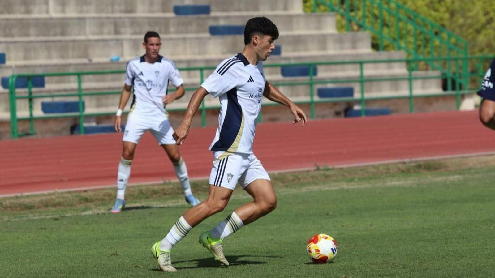 Lance durante un encuentro de pretemporada del Marbella FC.