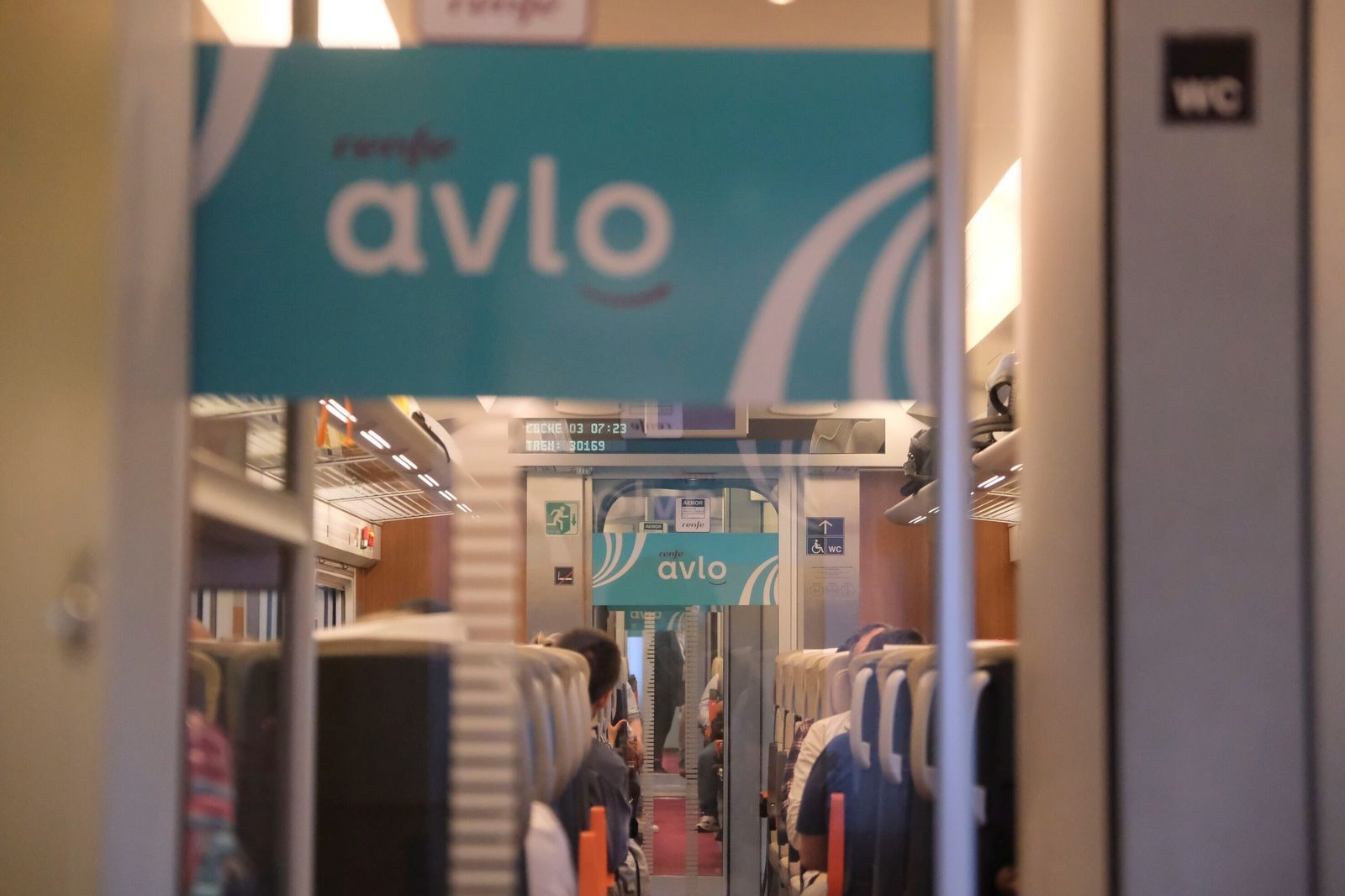 Los trenes Avlo comienzan a circular por Córdoba, en imágenes