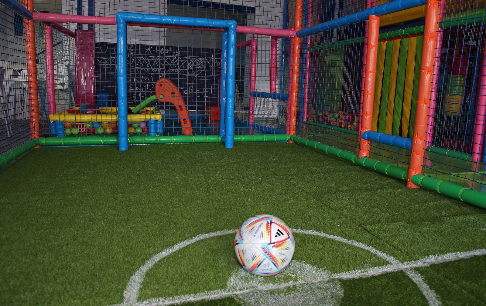 Fotos del nuevo Café Pirata en el paseo de la playa de  Getares